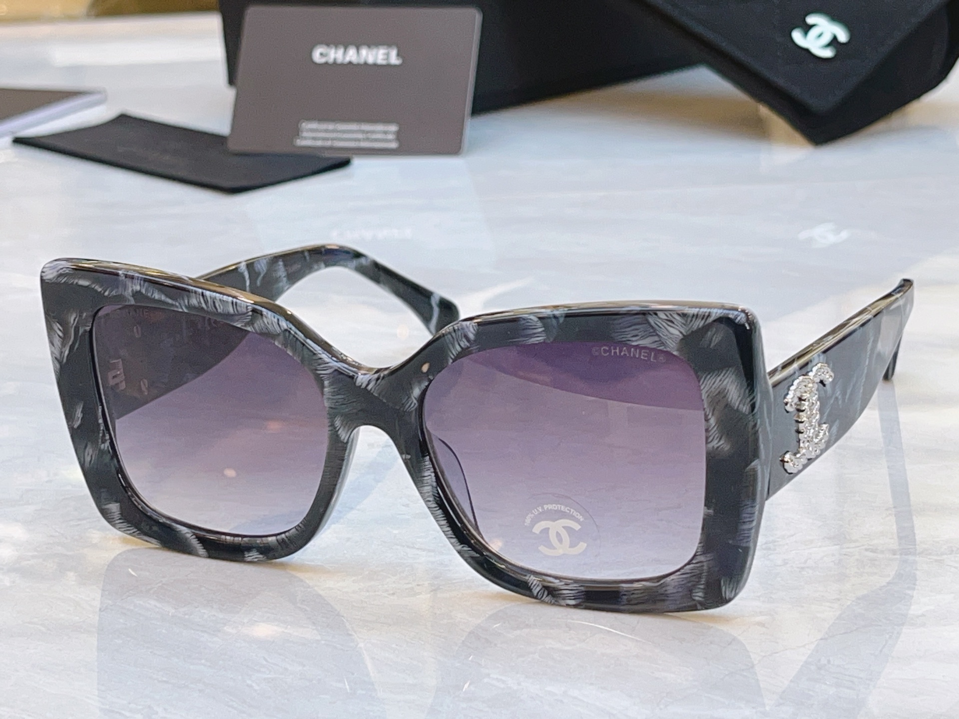 ，【CHANE*】香奈儿新款太阳镜，MODEL：5555-A，SIZE：53口18-140