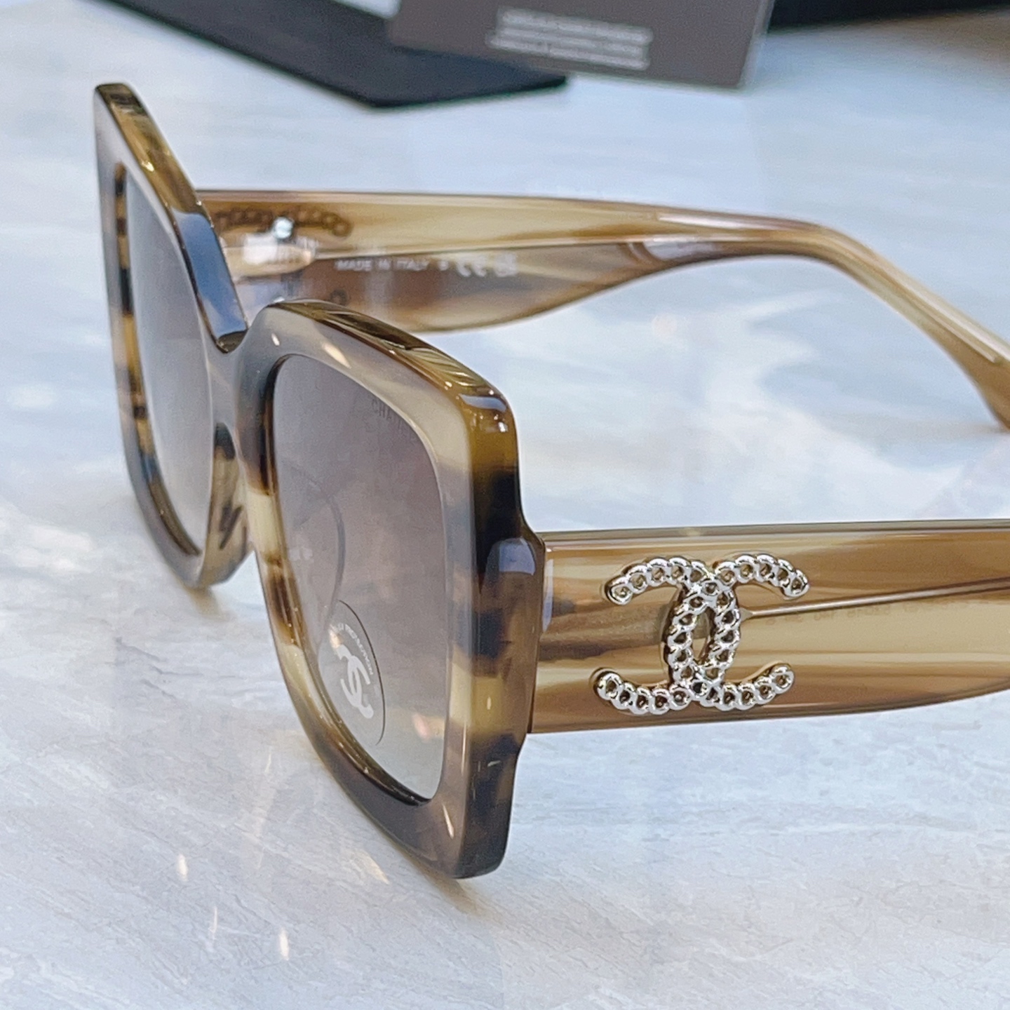 ，【CHANE*】香奈儿新款太阳镜，MODEL：5555-A，SIZE：53口18-140