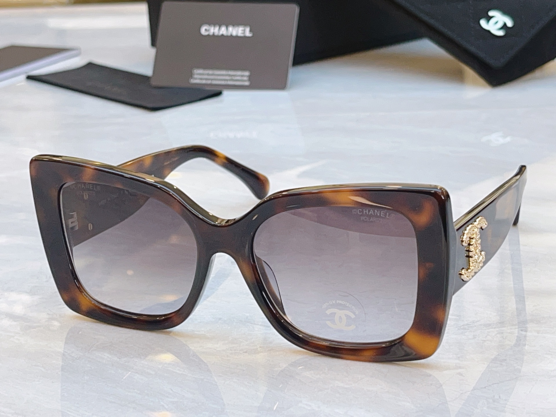 ，【CHANE*】香奈儿新款太阳镜，MODEL：5555-A，SIZE：53口18-140