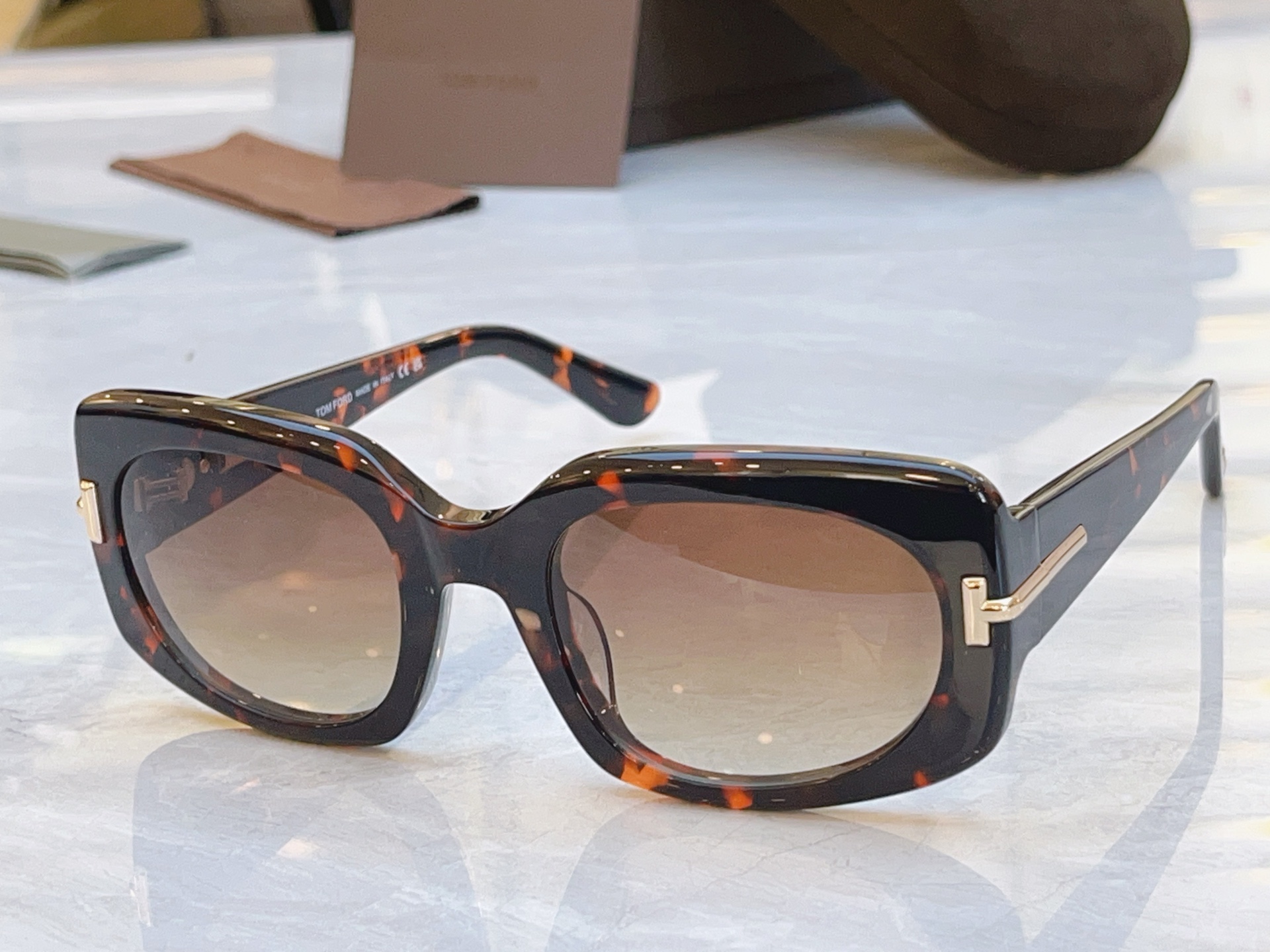 ，【TOM FOR*】汤姆*福特新款太阳镜，MODEL：TF1253，SIZE：54口22-140