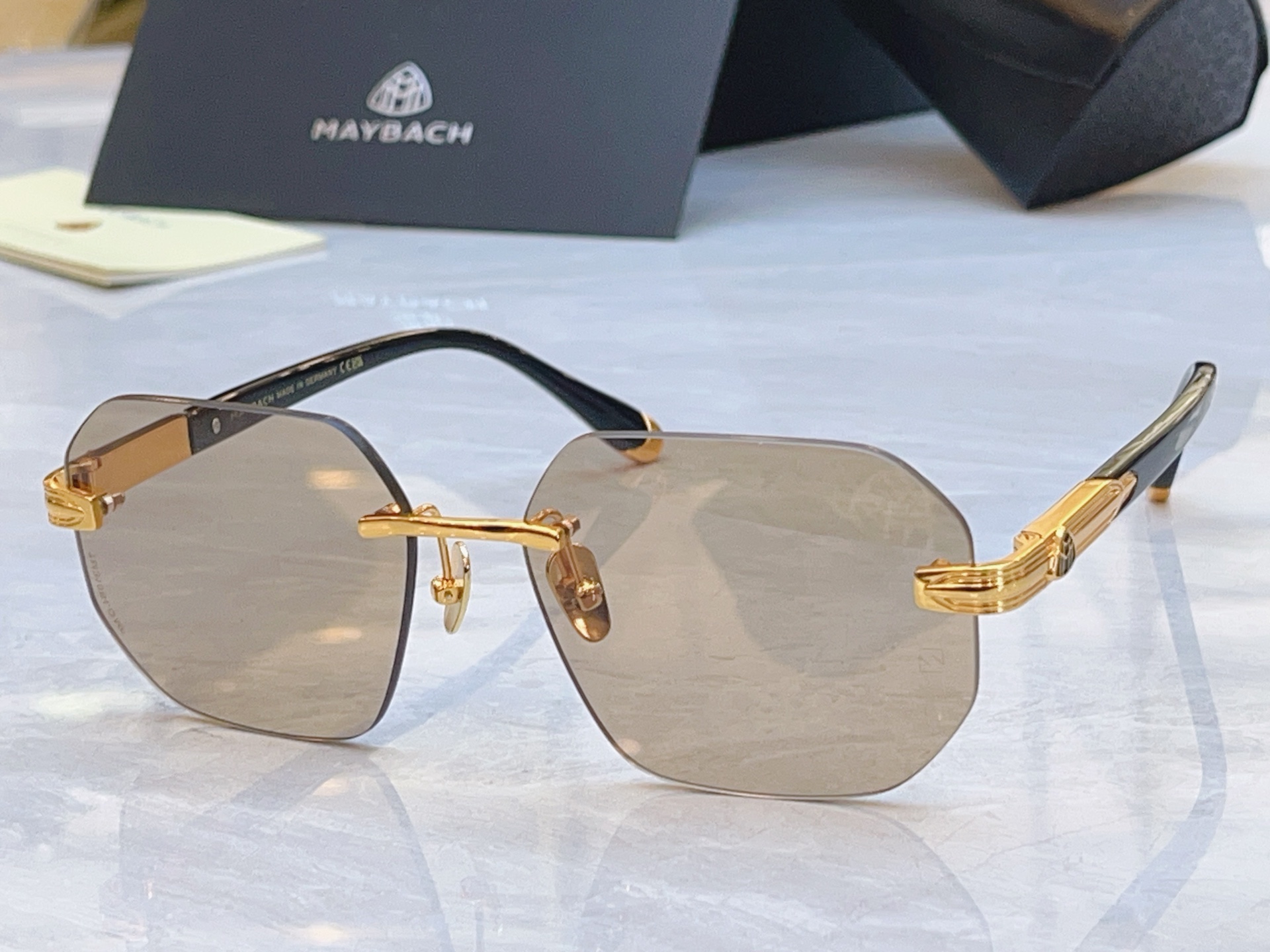 ，【MAYBAC*】迈巴*赫新款太阳镜，MODEL: Q-F/K-S/U-Z064，SIZE：60口16