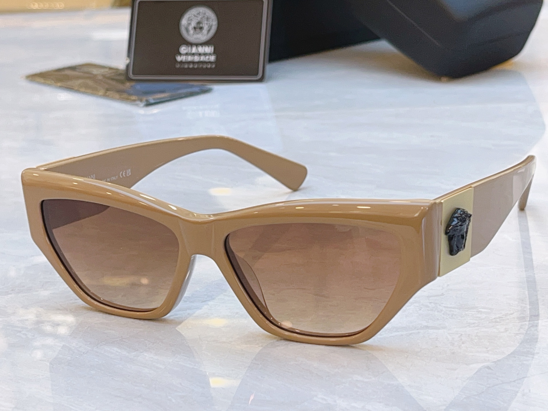 ，【VERSAC*】范思*哲新款太阳镜，MODEL：VE S89，SIZE：55口16-145