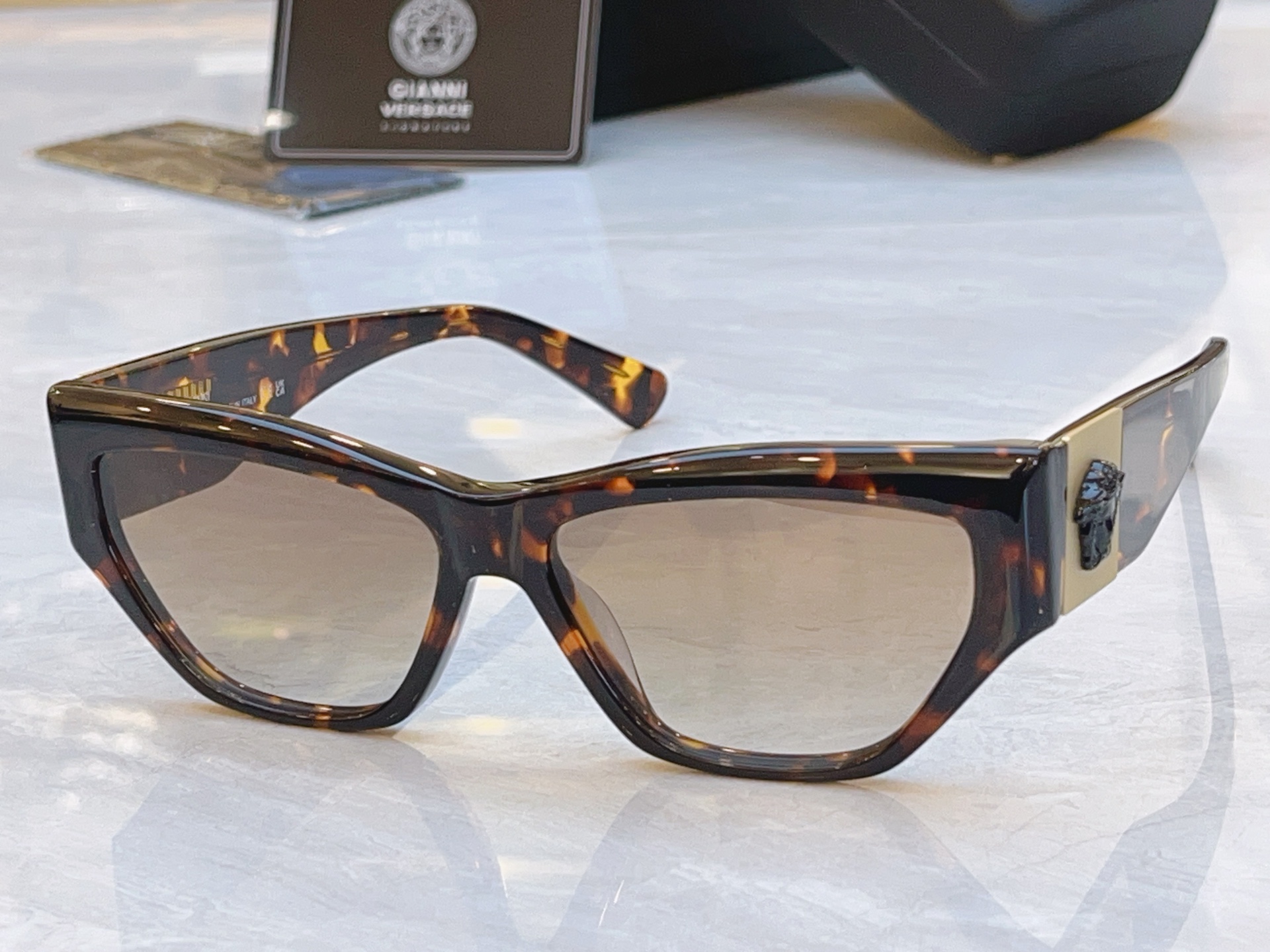 ，【VERSAC*】范思*哲新款太阳镜，MODEL：VE S89，SIZE：55口16-145