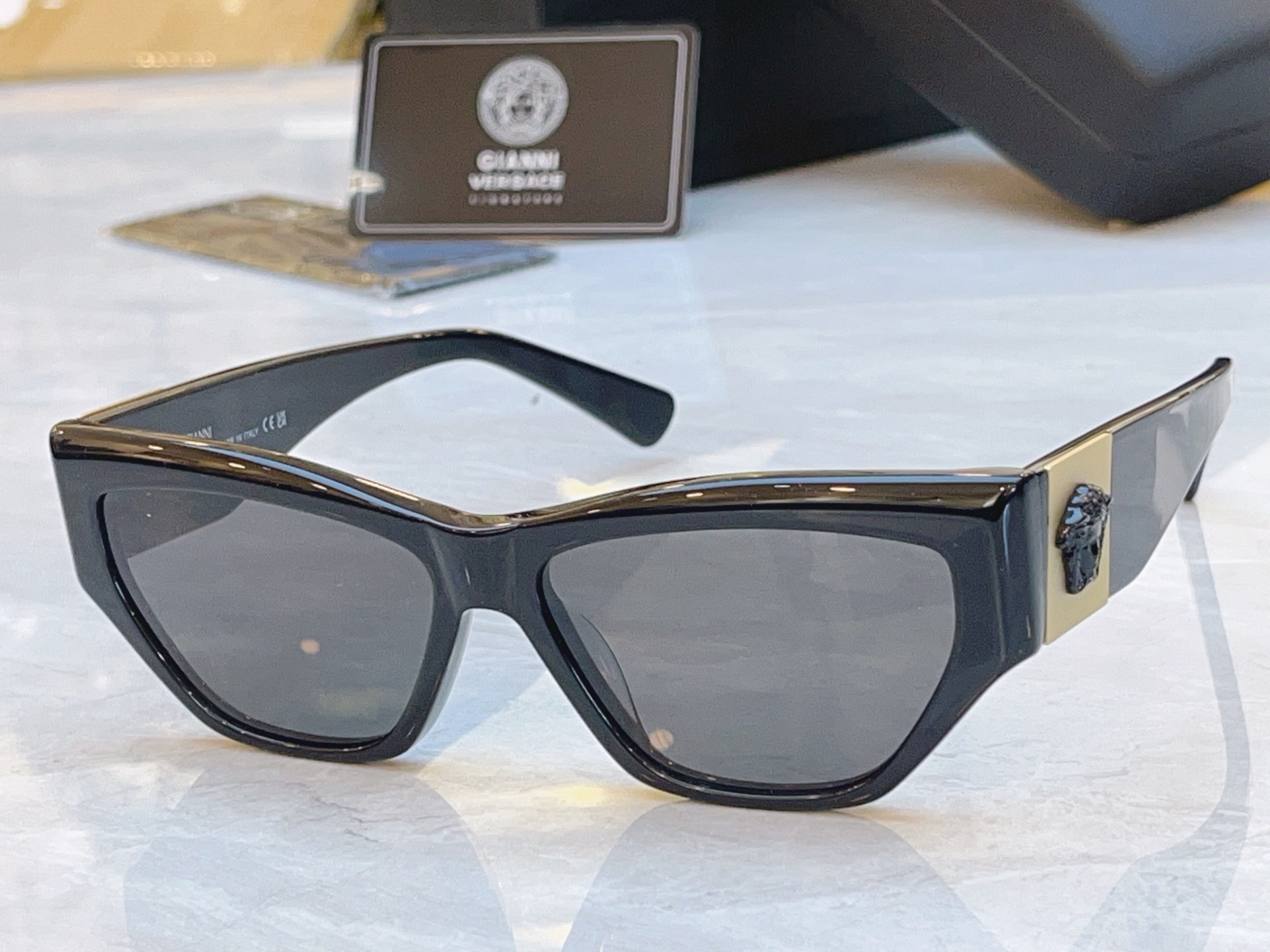 ，【VERSAC*】范思*哲新款太阳镜，MODEL：VE S89，SIZE：55口16-145