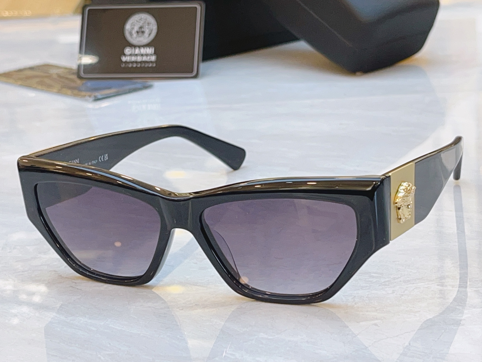 ，【VERSAC*】范思*哲新款太阳镜，MODEL：VE S89，SIZE：55口16-145