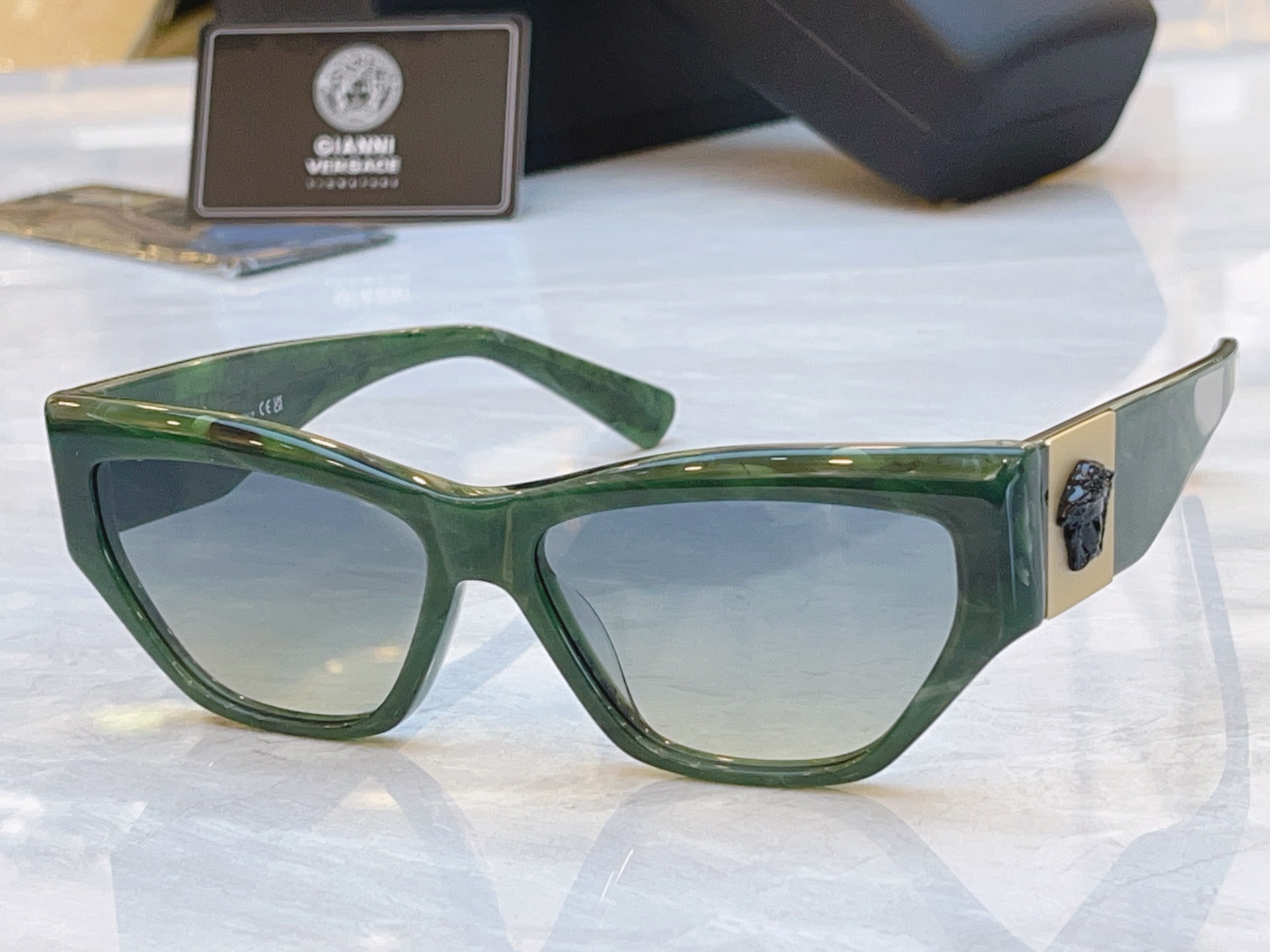 ，【VERSAC*】范思*哲新款太阳镜，MODEL：VE S89，SIZE：55口16-145