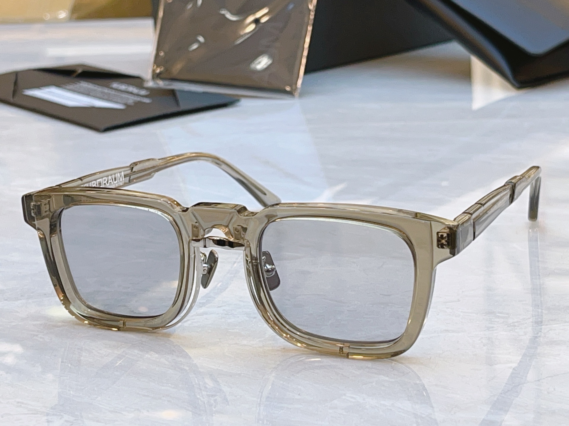 配送盒子，【KUB口RAU*】新款太阳镜，MODEL：Maske N4，SIZE:48口25-145