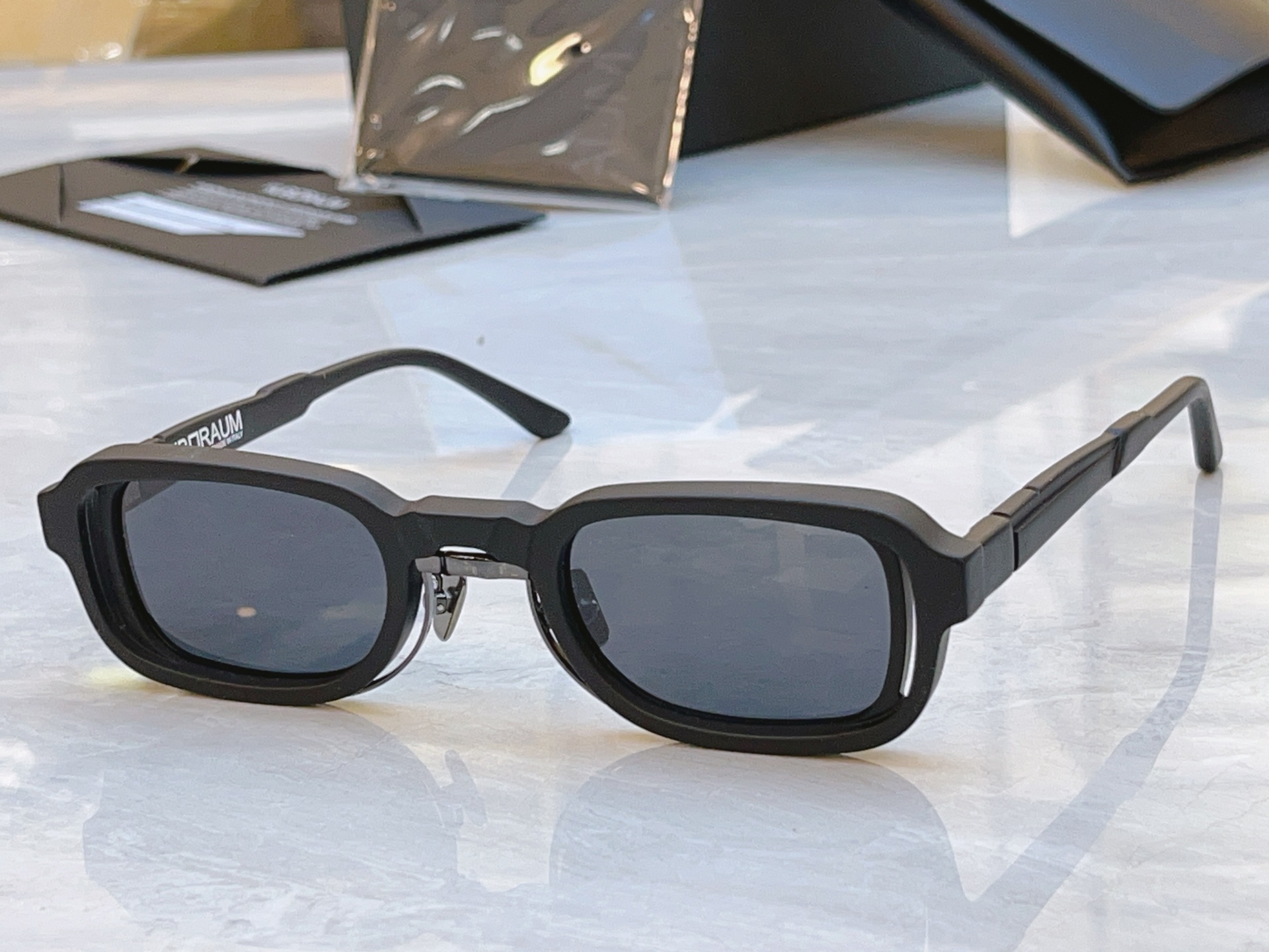 配送盒子，【KUB口RAU*】新款太阳镜，MODEL：Maske N12，SIZE:48口26-145