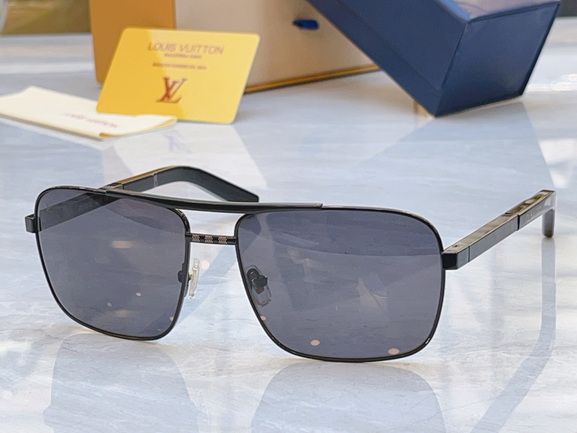 ，【LOUIS VUITTO*】路易*威登新款太阳镜，MODEL：Z0261U，SIZE：53口18-1