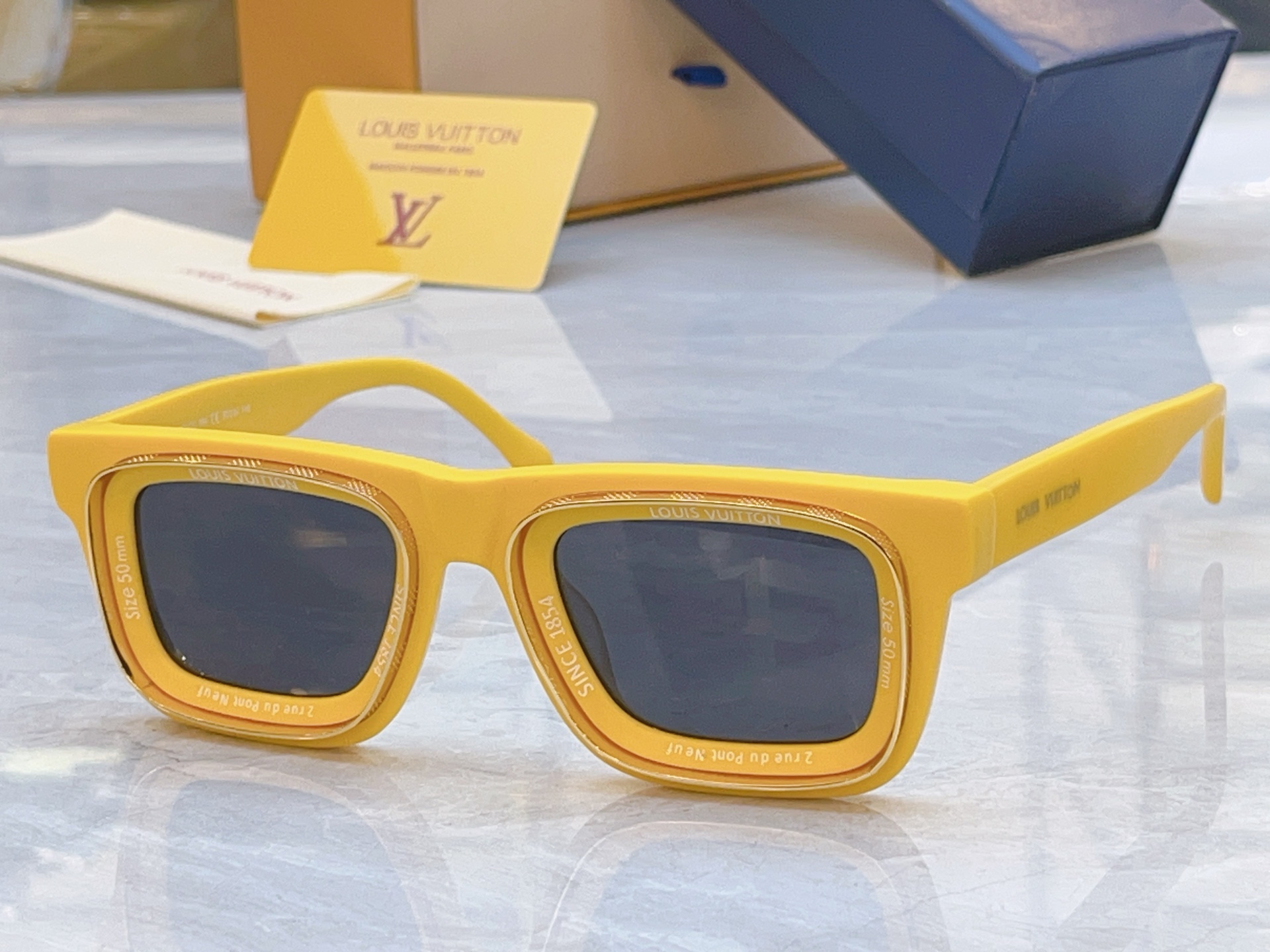 ，【LOUIS VUITTO*】路易*威登新款太阳镜，MODEL：Z2442U，SIZE：50口24-1