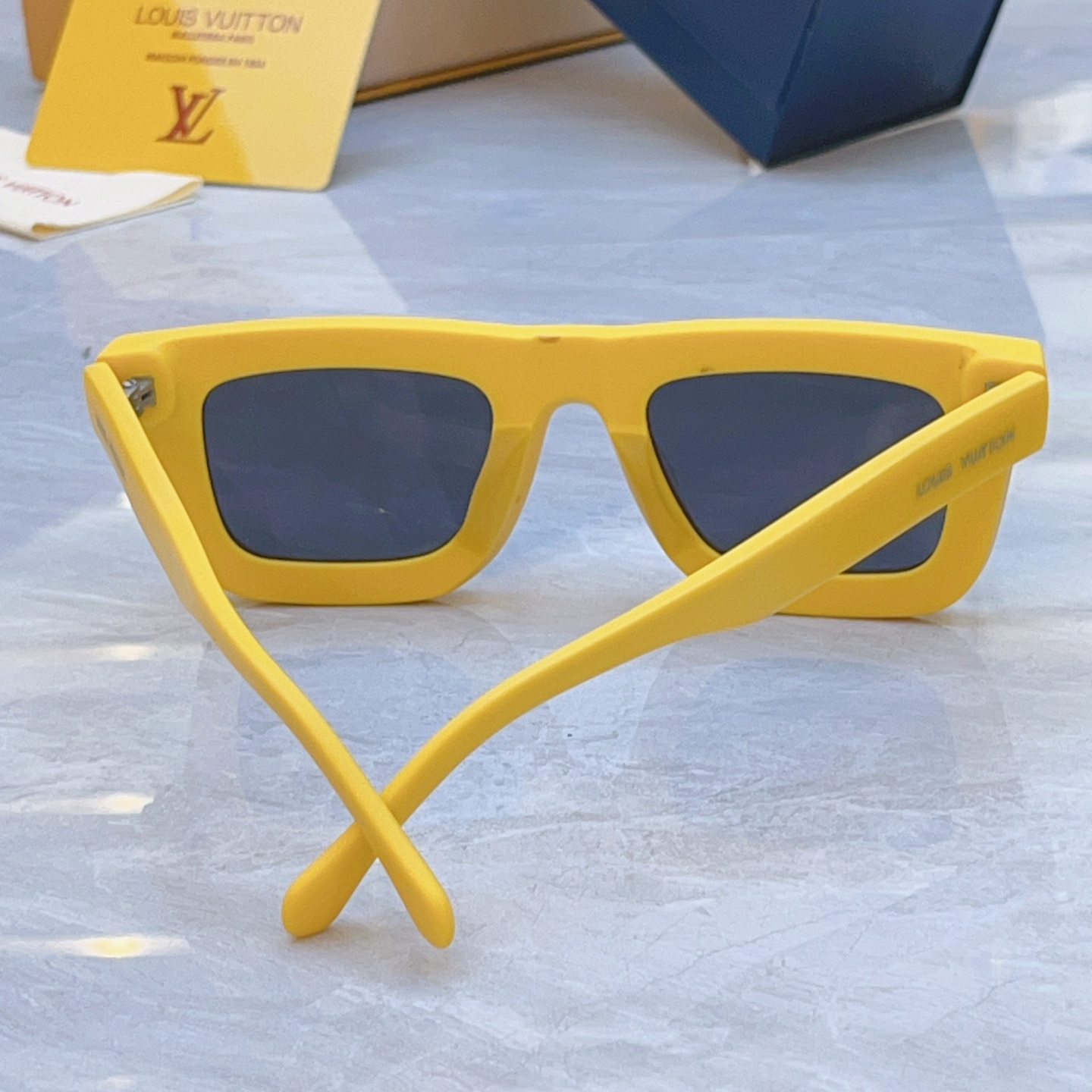 ，【LOUIS VUITTO*】路易*威登新款太阳镜，MODEL：Z2442U，SIZE：50口24-1