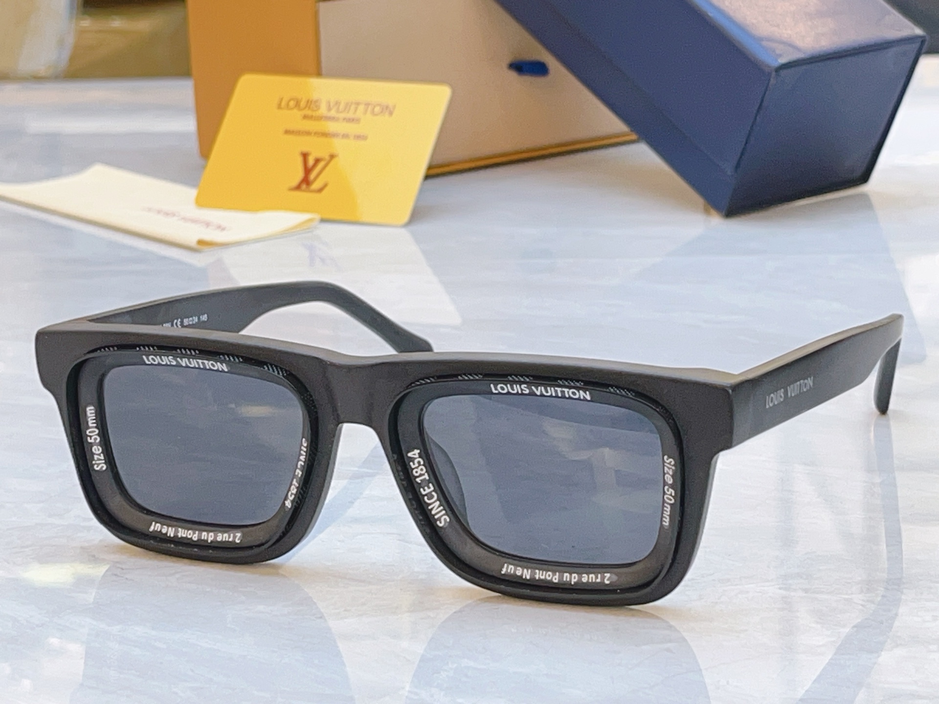 ，【LOUIS VUITTO*】路易*威登新款太阳镜，MODEL：Z2442U，SIZE：50口24-1