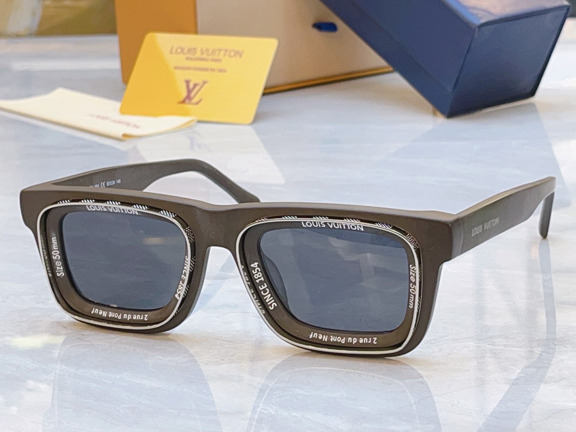 ，【LOUIS VUITTO*】路易*威登新款太阳镜，MODEL：Z2442U，SIZE：50口24-1