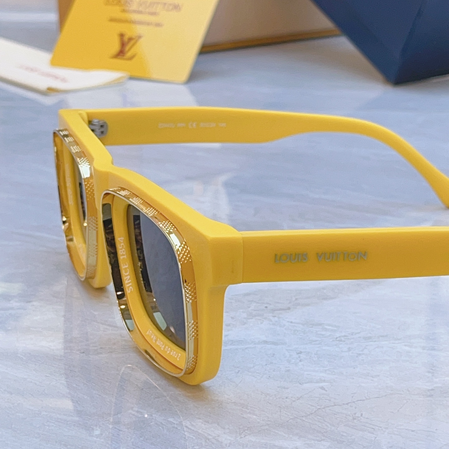 ，【LOUIS VUITTO*】路易*威登新款太阳镜，MODEL：Z2442U，SIZE：50口24-1