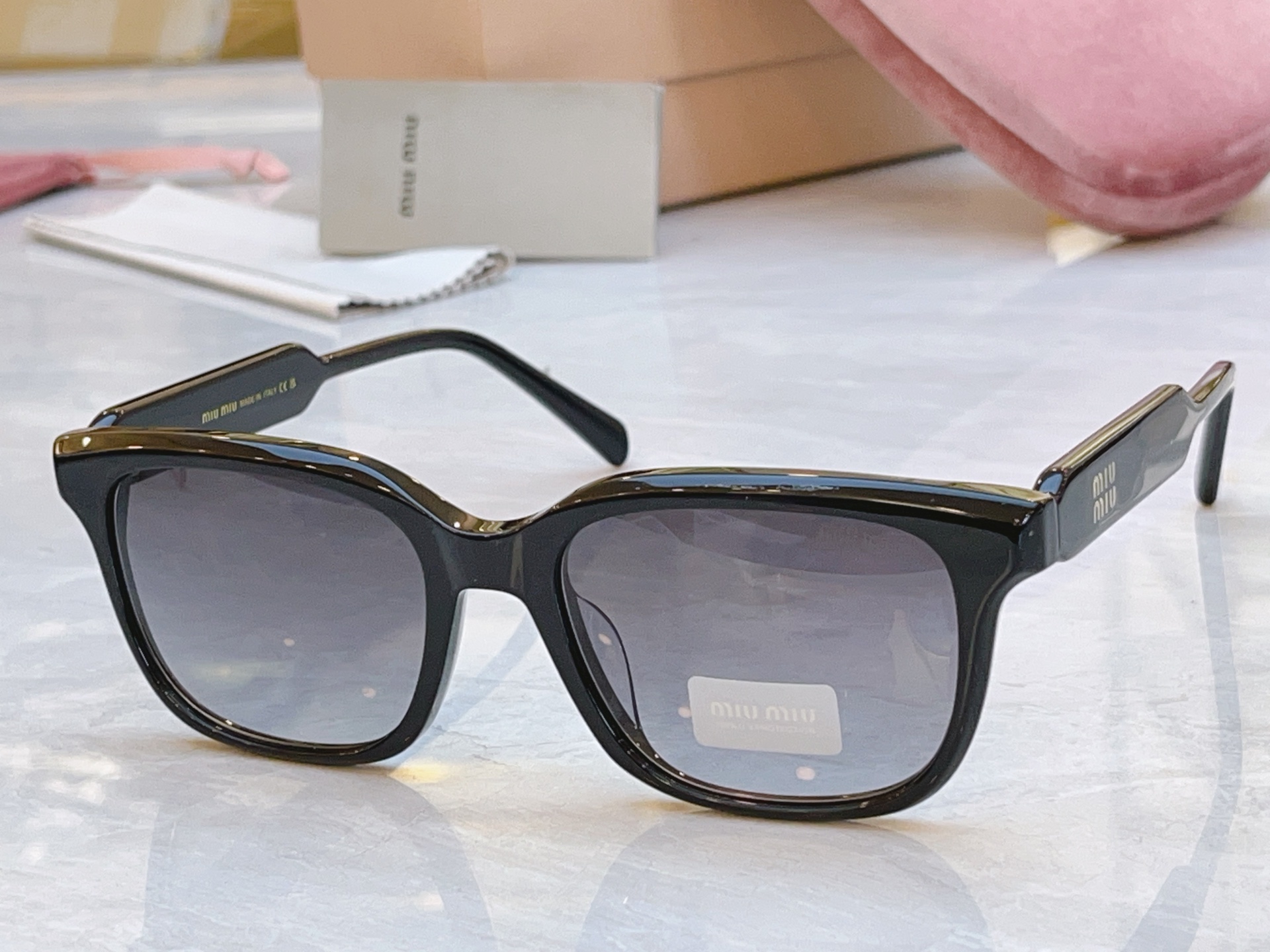 ，【MIUMI*】缪*缪新款太阳镜🕶️，Mod：MU 02ZV，SIZE:51口18-140
