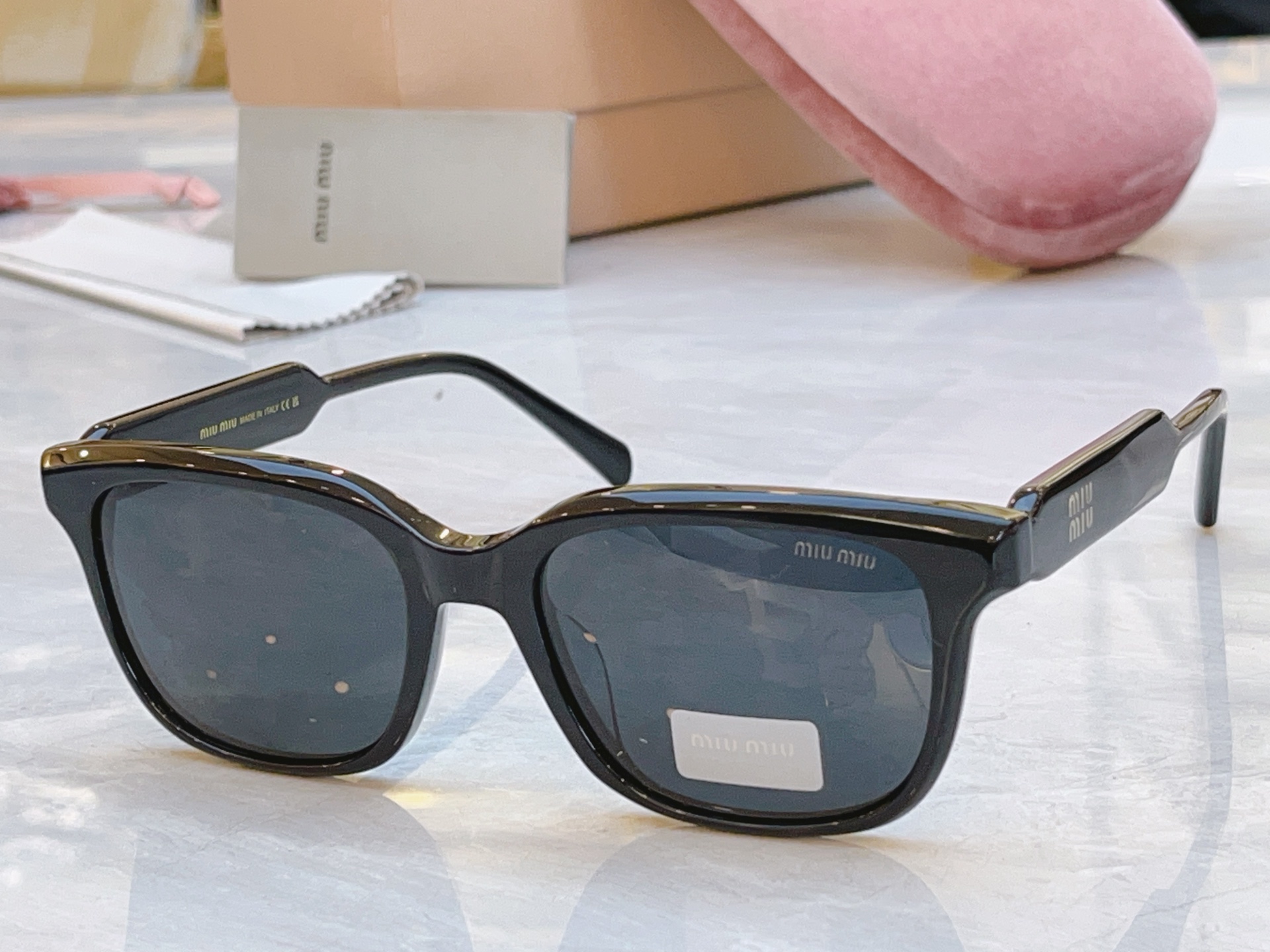 ，【MIUMI*】缪*缪新款太阳镜🕶️，Mod：MU 02ZV，SIZE:51口18-140