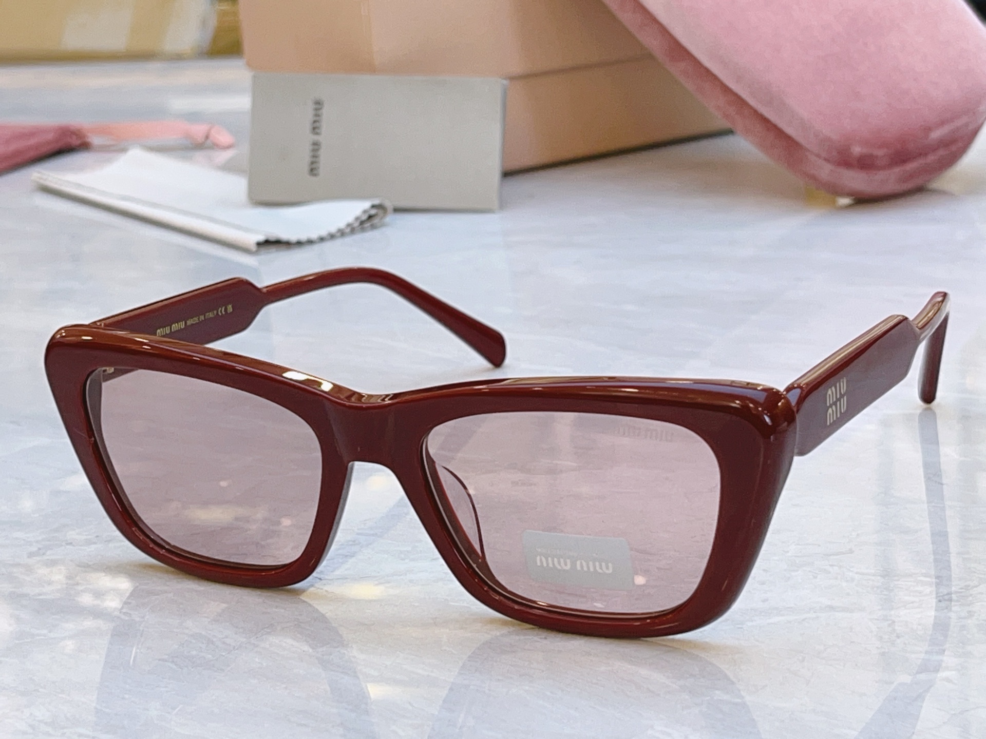 ，【MIUMI*】缪*缪新款太阳镜🕶️，Mod：MU B12SU，SIZE:56口17-140