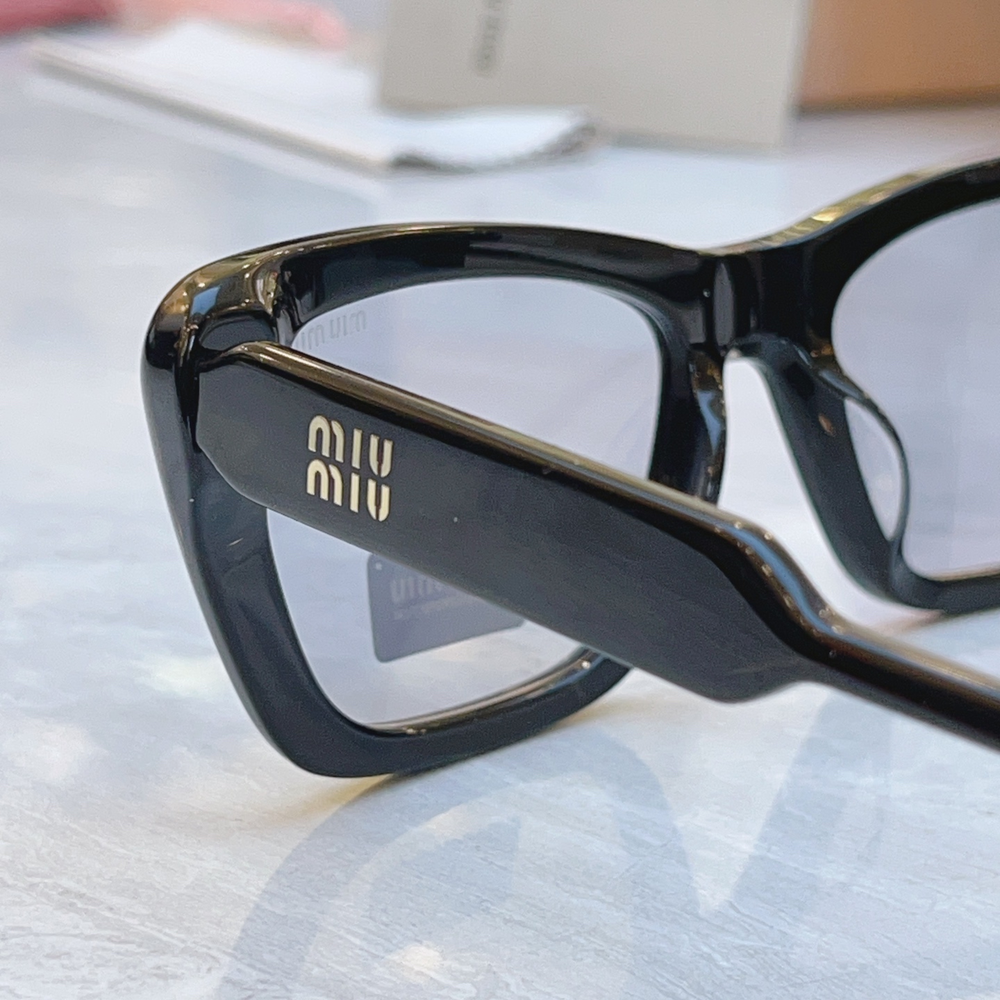 ，【MIUMI*】缪*缪新款太阳镜🕶️，Mod：MU B12SU，SIZE:56口17-140