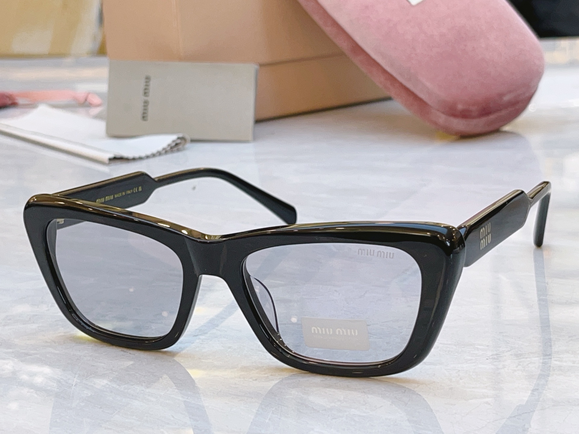 ，【MIUMI*】缪*缪新款太阳镜🕶️，Mod：MU B12SU，SIZE:56口17-140