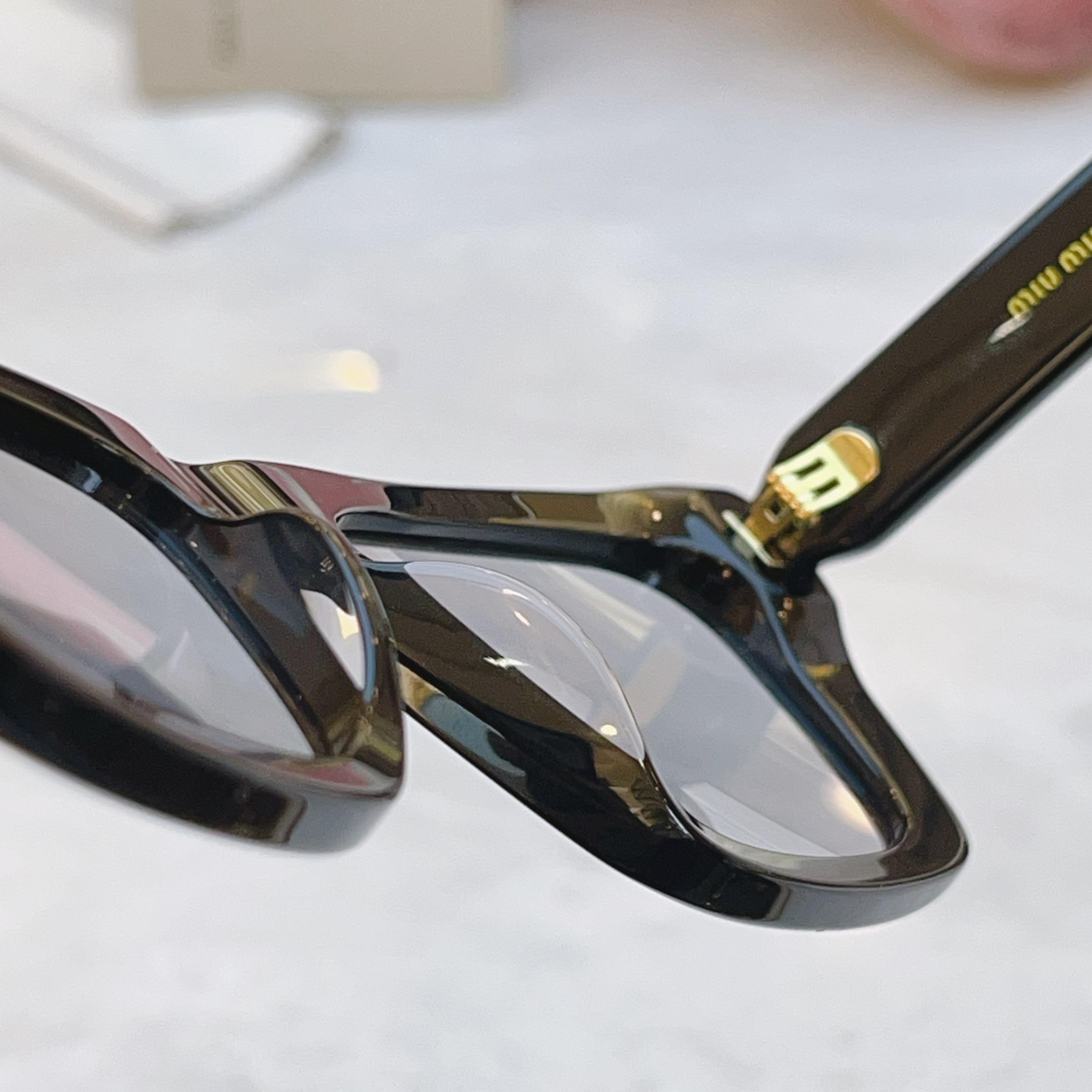 ，【MIUMI*】缪*缪新款太阳镜🕶️，Mod：MU B12SU，SIZE:56口17-140