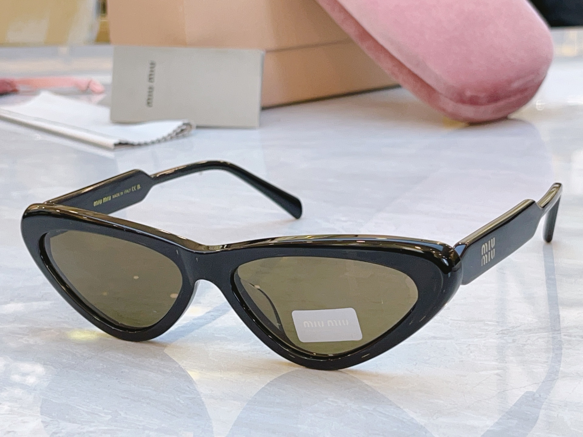 ，【MIUMI*】缪*缪新款太阳镜🕶️，Mod：MU B11SU，SIZE:54口18-140