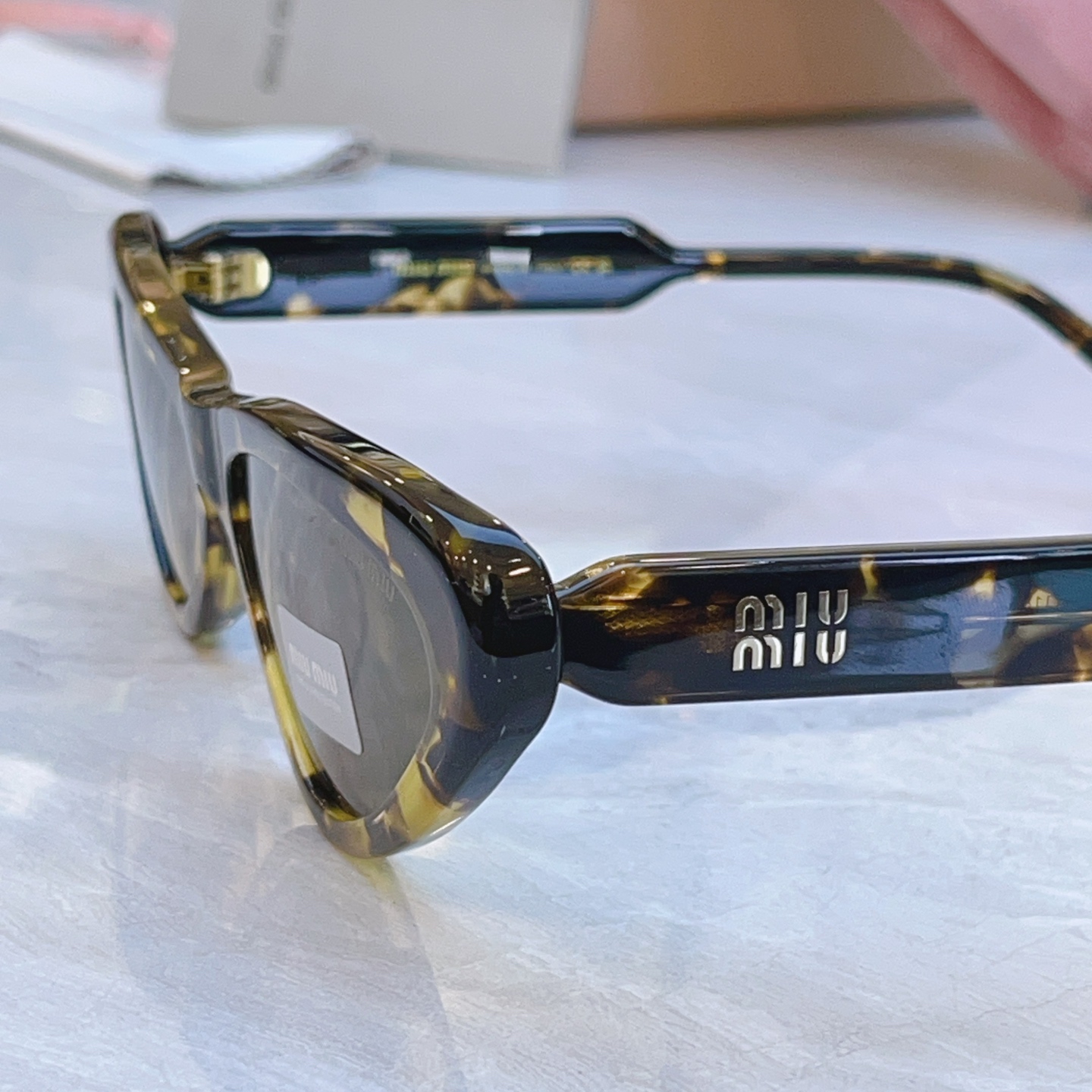 ，【MIUMI*】缪*缪新款太阳镜🕶️，Mod：MU B11SU，SIZE:54口18-140