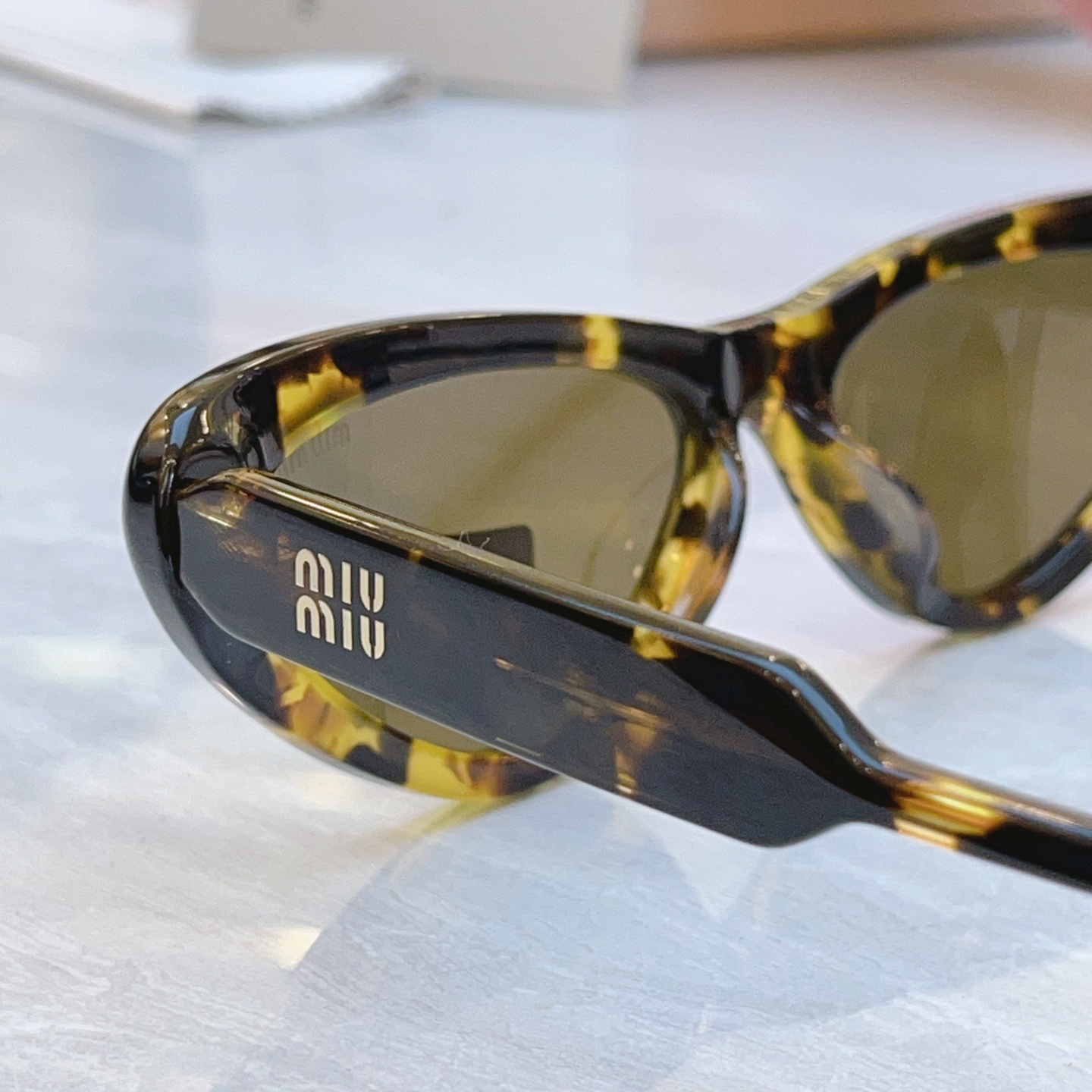 ，【MIUMI*】缪*缪新款太阳镜🕶️，Mod：MU B11SU，SIZE:54口18-140