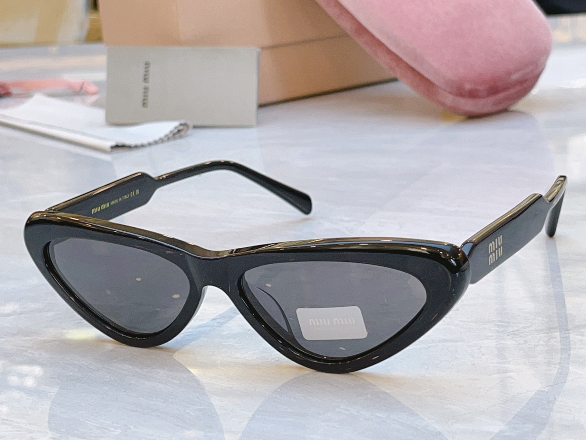 ，【MIUMI*】缪*缪新款太阳镜🕶️，Mod：MU B11SU，SIZE:54口18-140