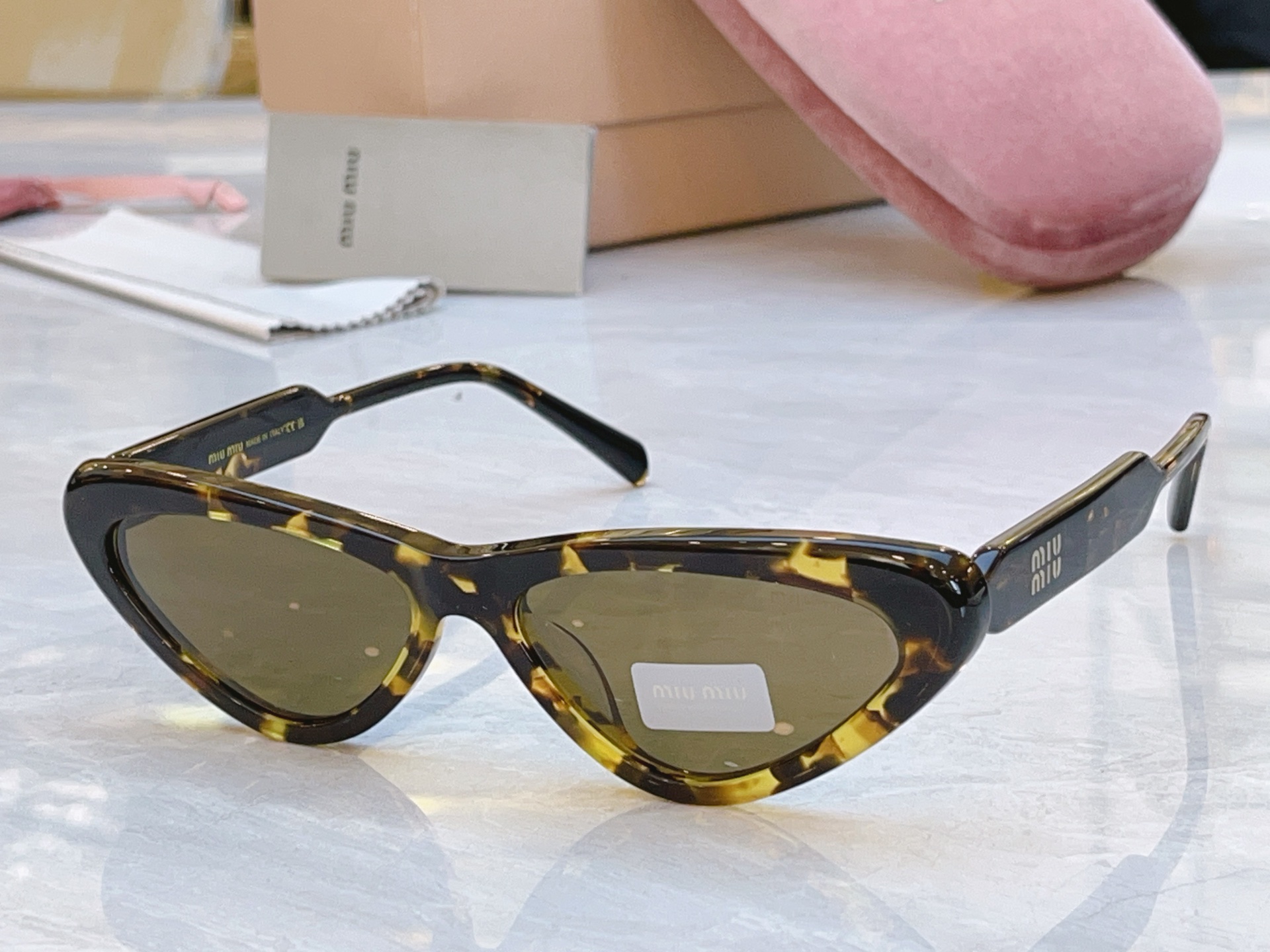 ，【MIUMI*】缪*缪新款太阳镜🕶️，Mod：MU B11SU，SIZE:54口18-140