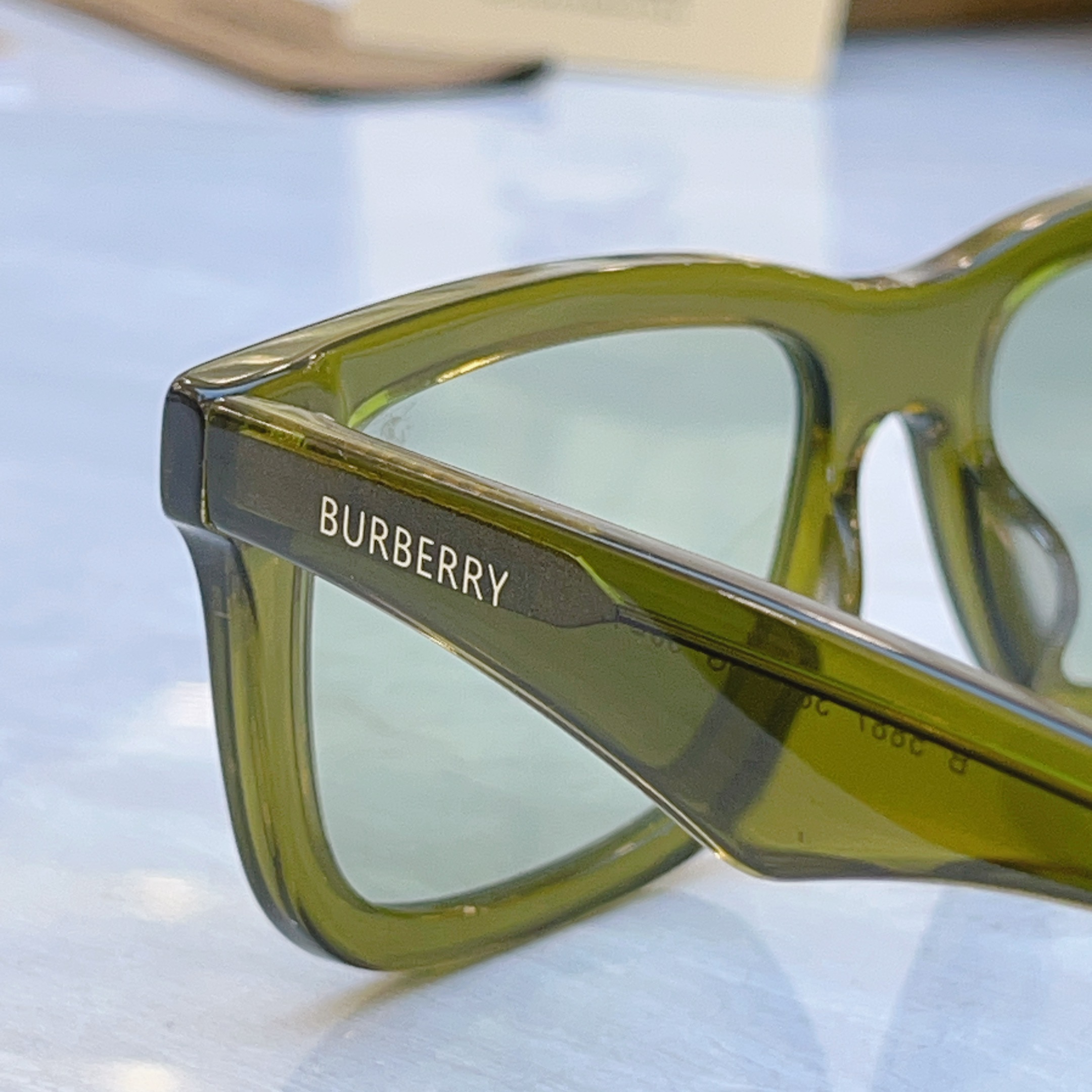 ，【BURBERR*】巴宝*莉新款太阳镜，MODEL：B 5887，SIZE：56口18-145