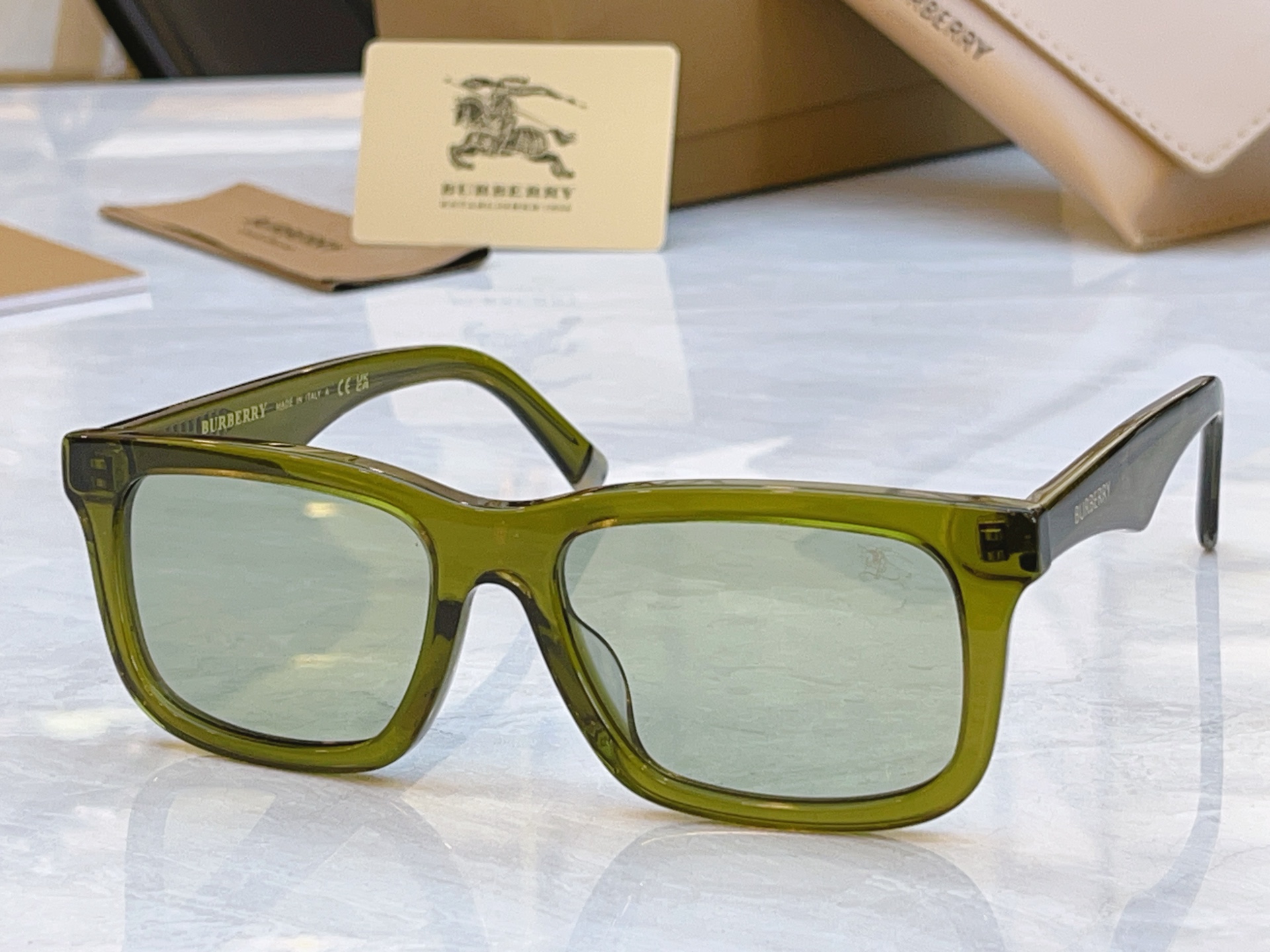 ，【BURBERR*】巴宝*莉新款太阳镜，MODEL：B 5887，SIZE：56口18-145