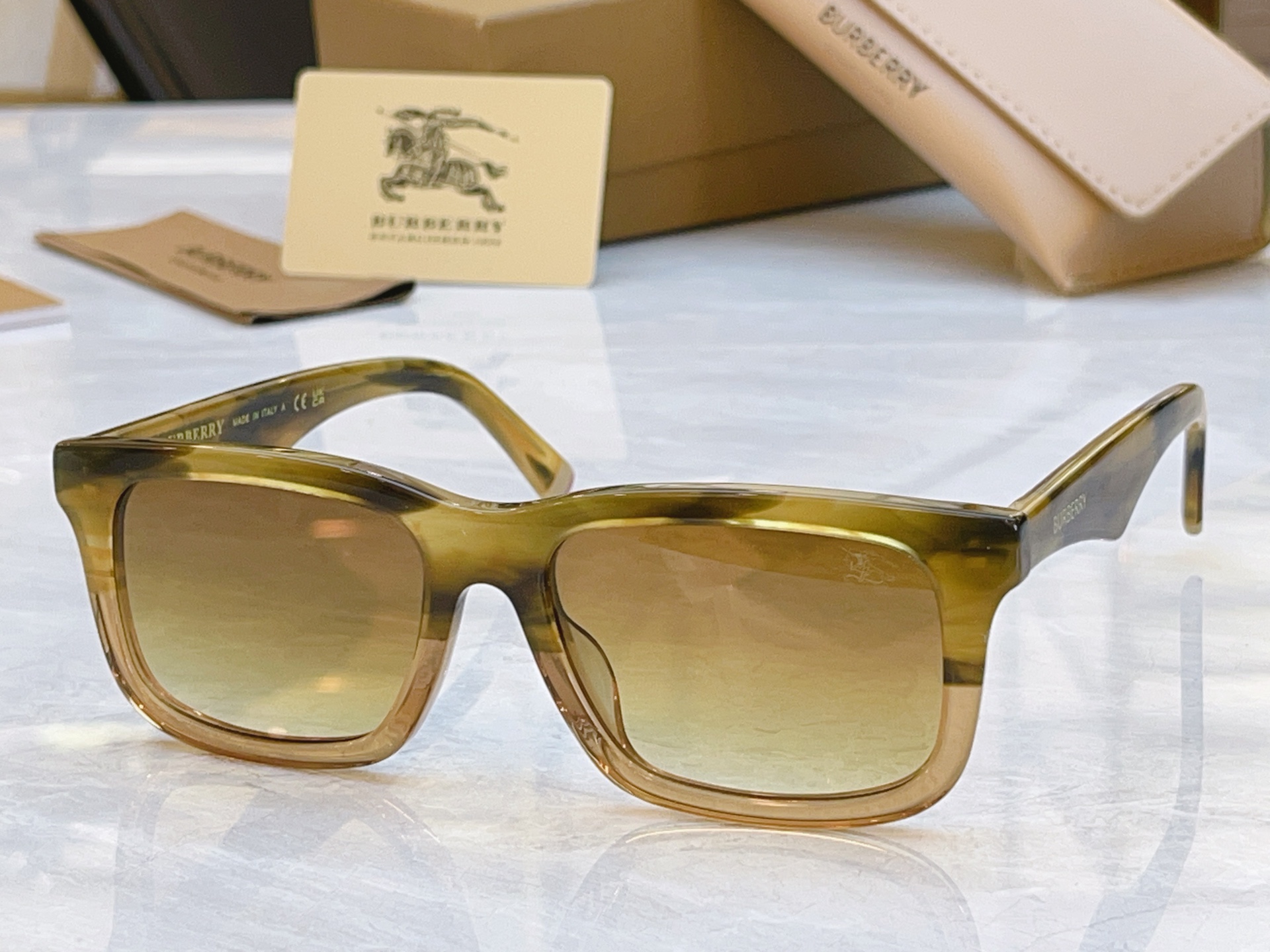 ，【BURBERR*】巴宝*莉新款太阳镜，MODEL：B 5887，SIZE：56口18-145