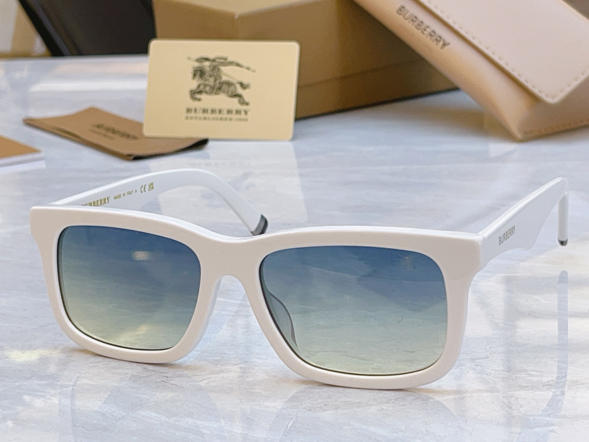 ，【BURBERR*】巴宝*莉新款太阳镜，MODEL：B 5887，SIZE：56口18-145