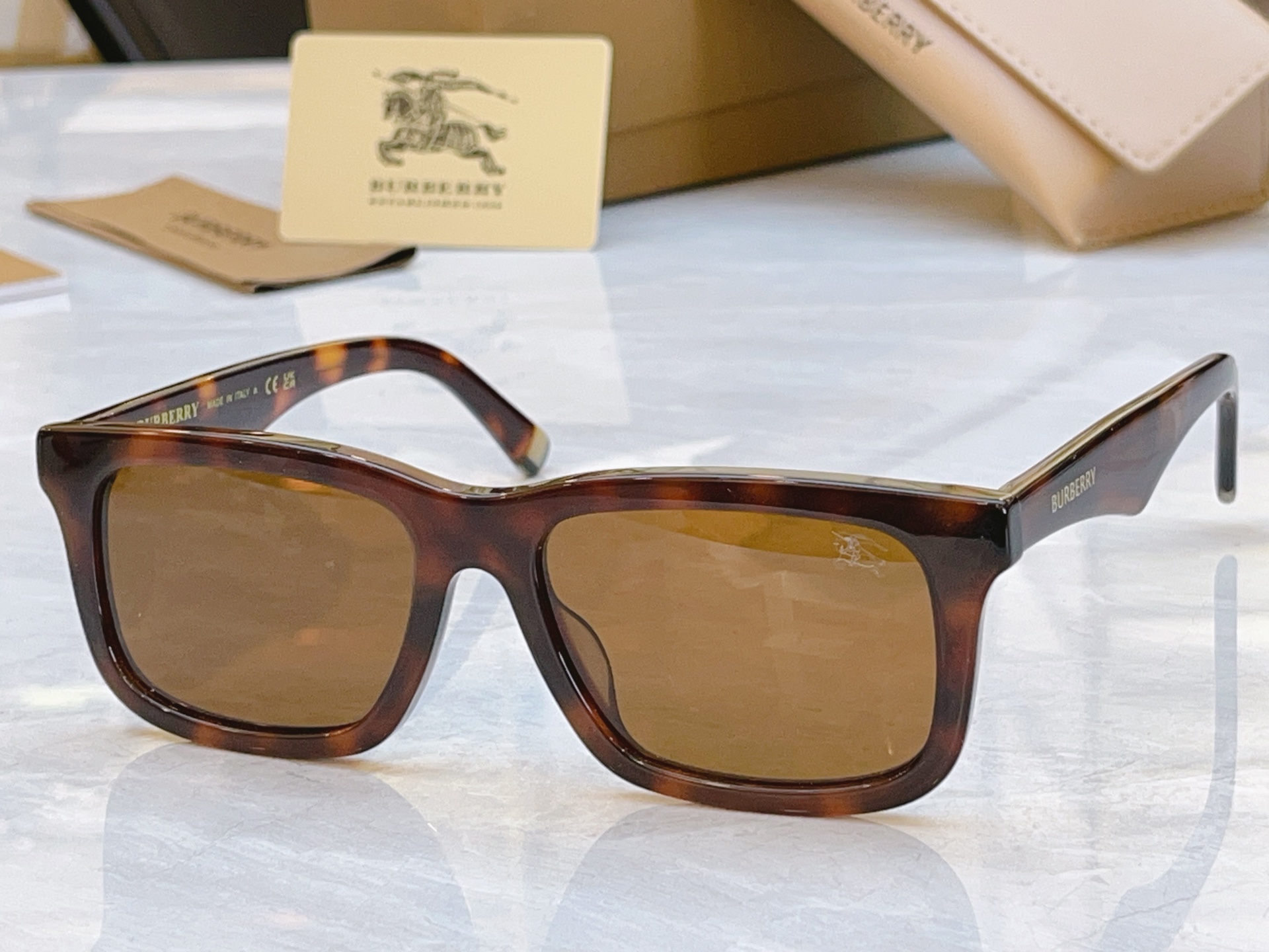 ，【BURBERR*】巴宝*莉新款太阳镜，MODEL：B 5887，SIZE：56口18-145