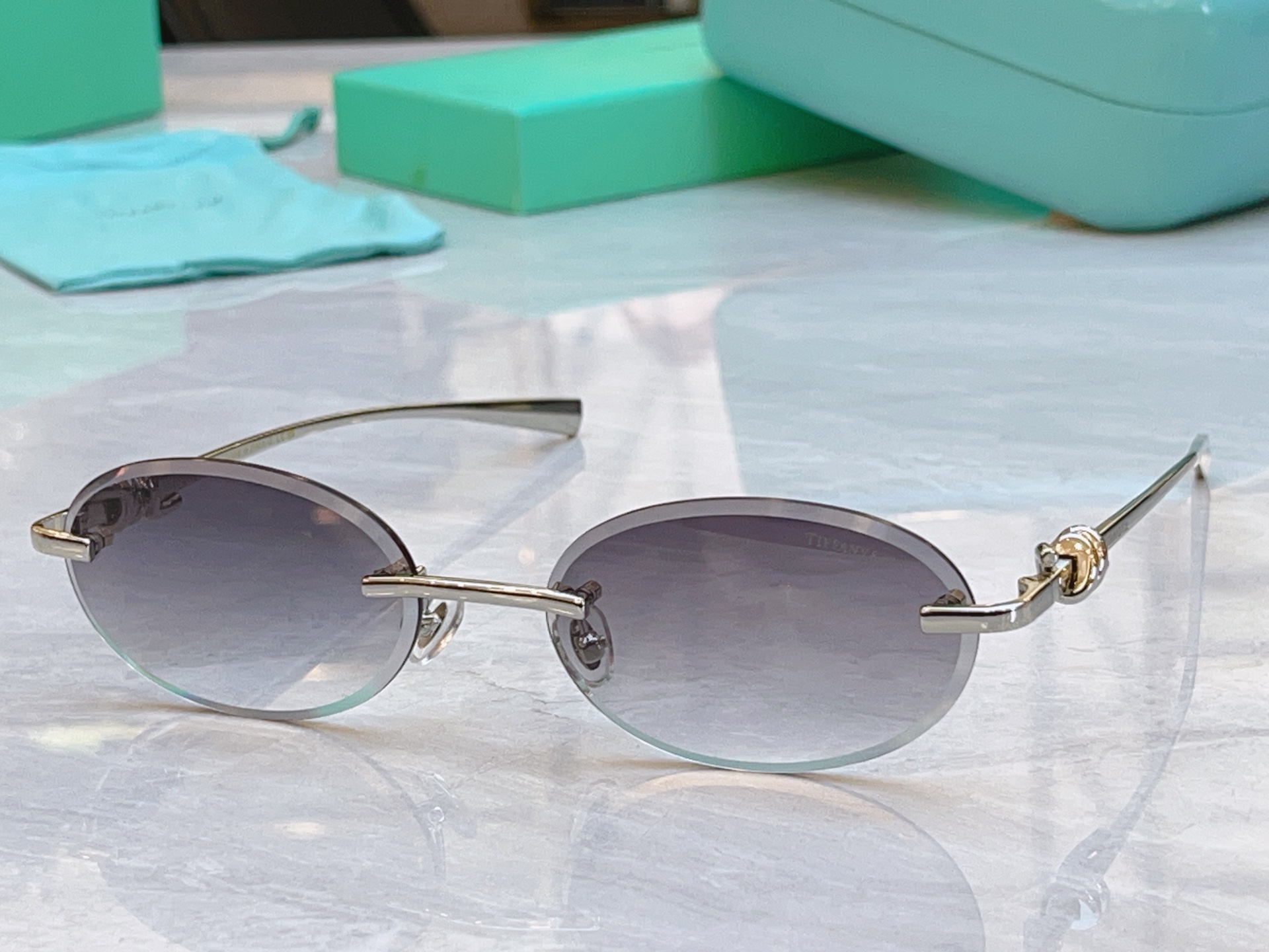 ，【Tiffany & Co.】蒂芙*尼新款太阳镜，Mod：TF1857L，Size：56口18-140