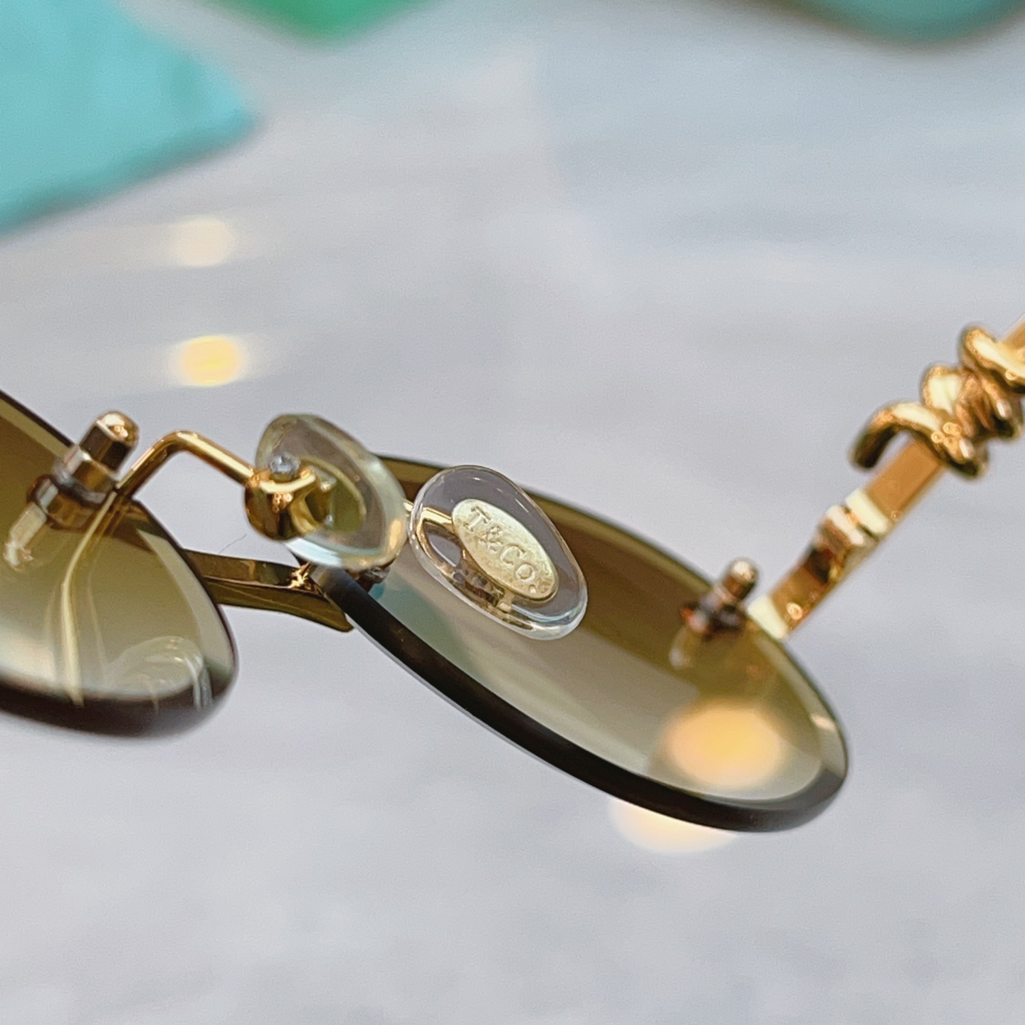 ，【Tiffany & Co.】蒂芙*尼新款太阳镜，Mod：TF1857L，Size：56口18-140