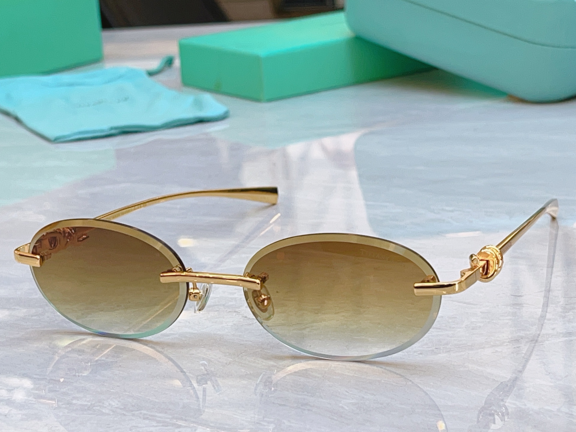 ，【Tiffany & Co.】蒂芙*尼新款太阳镜，Mod：TF1857L，Size：56口18-140