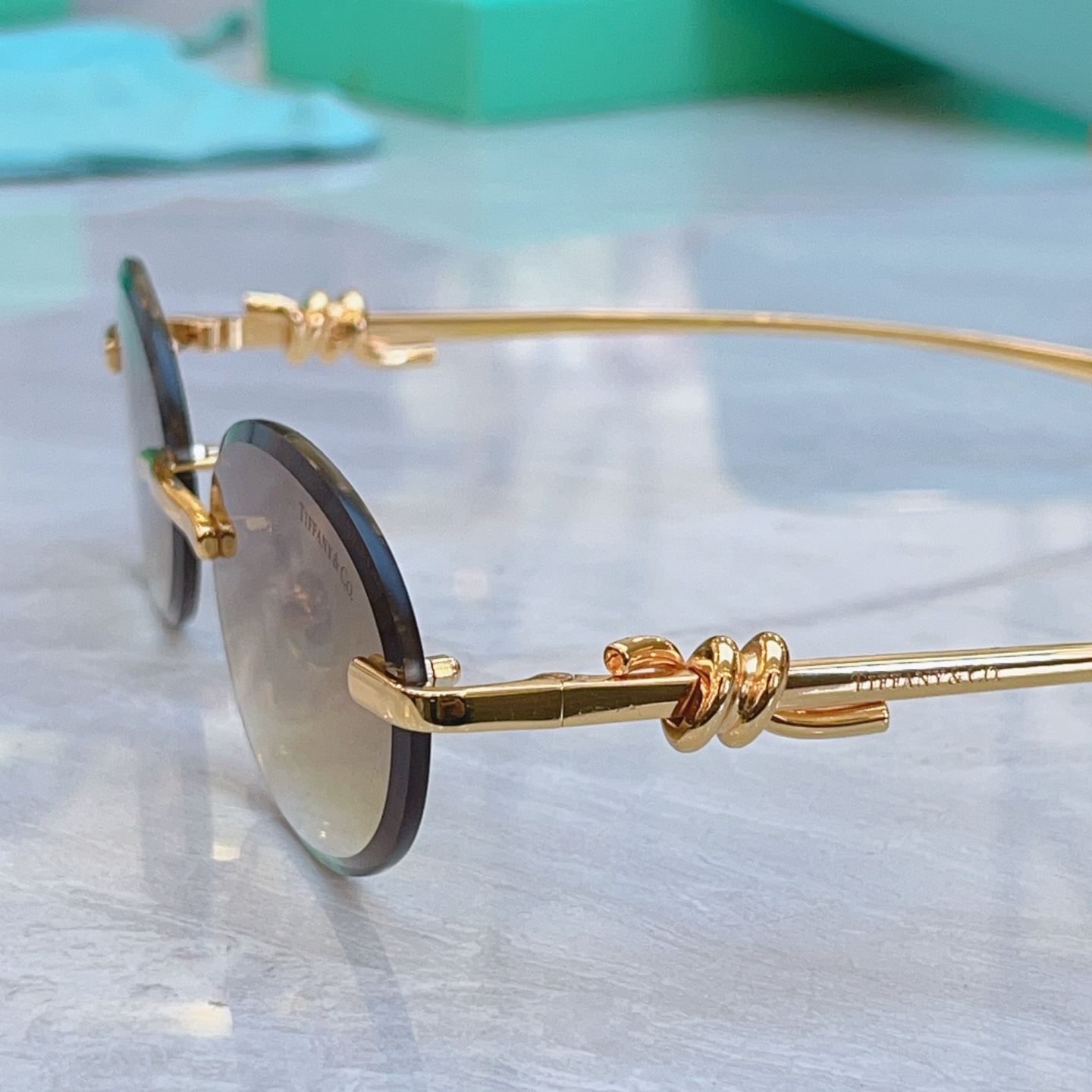 ，【Tiffany & Co.】蒂芙*尼新款太阳镜，Mod：TF1857L，Size：56口18-140