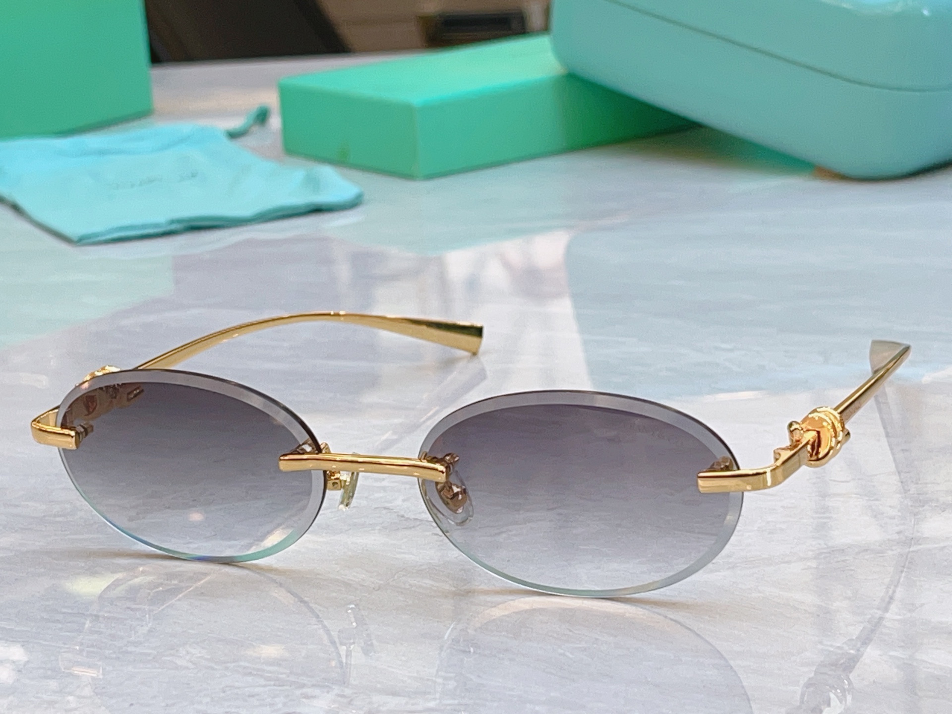 ，【Tiffany & Co.】蒂芙*尼新款太阳镜，Mod：TF1857L，Size：56口18-140