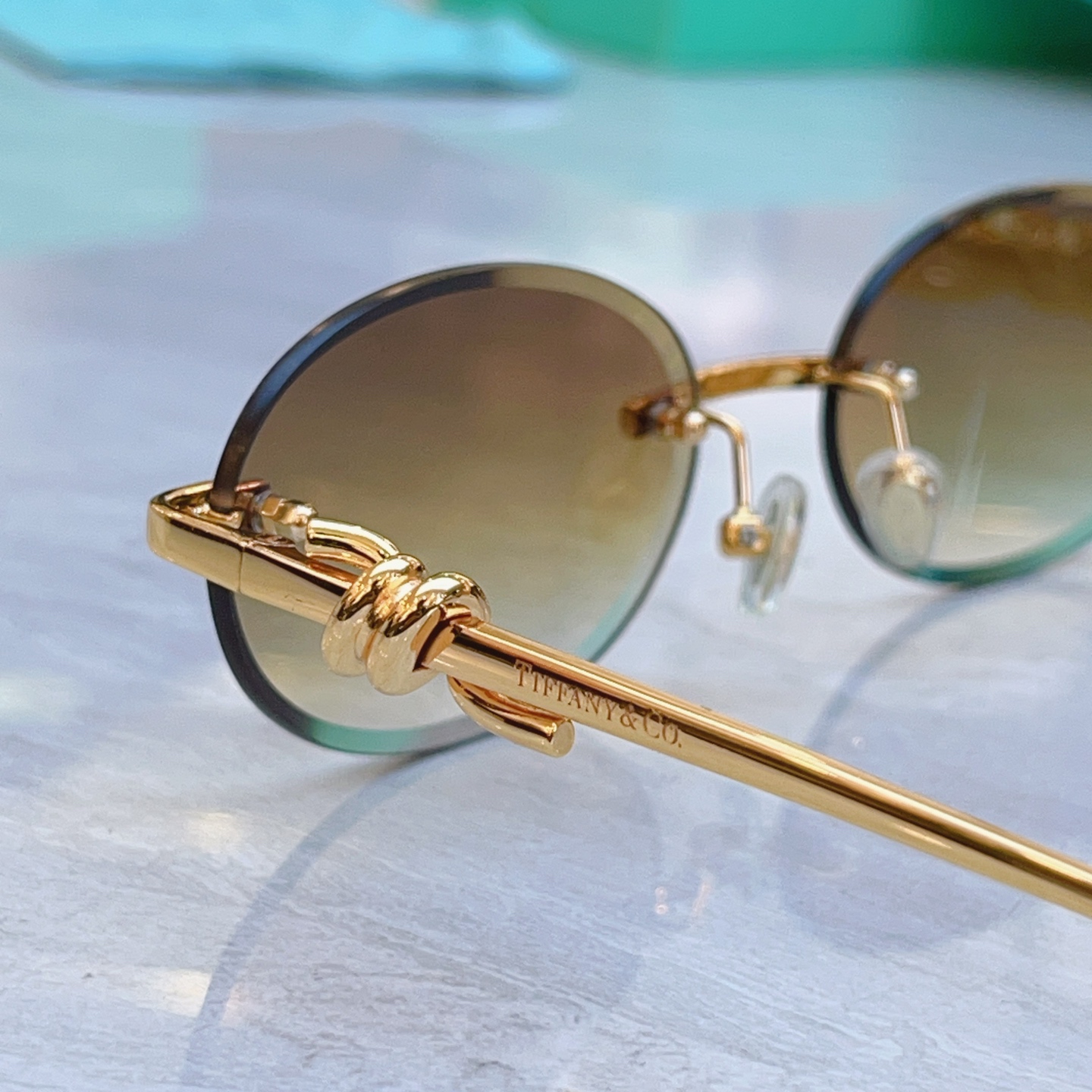 ，【Tiffany & Co.】蒂芙*尼新款太阳镜，Mod：TF1857L，Size：56口18-140