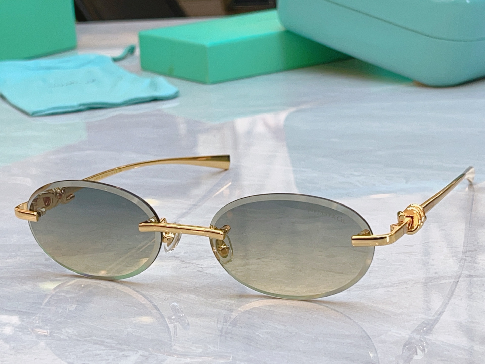 ，【Tiffany & Co.】蒂芙*尼新款太阳镜，Mod：TF1857L，Size：56口18-140