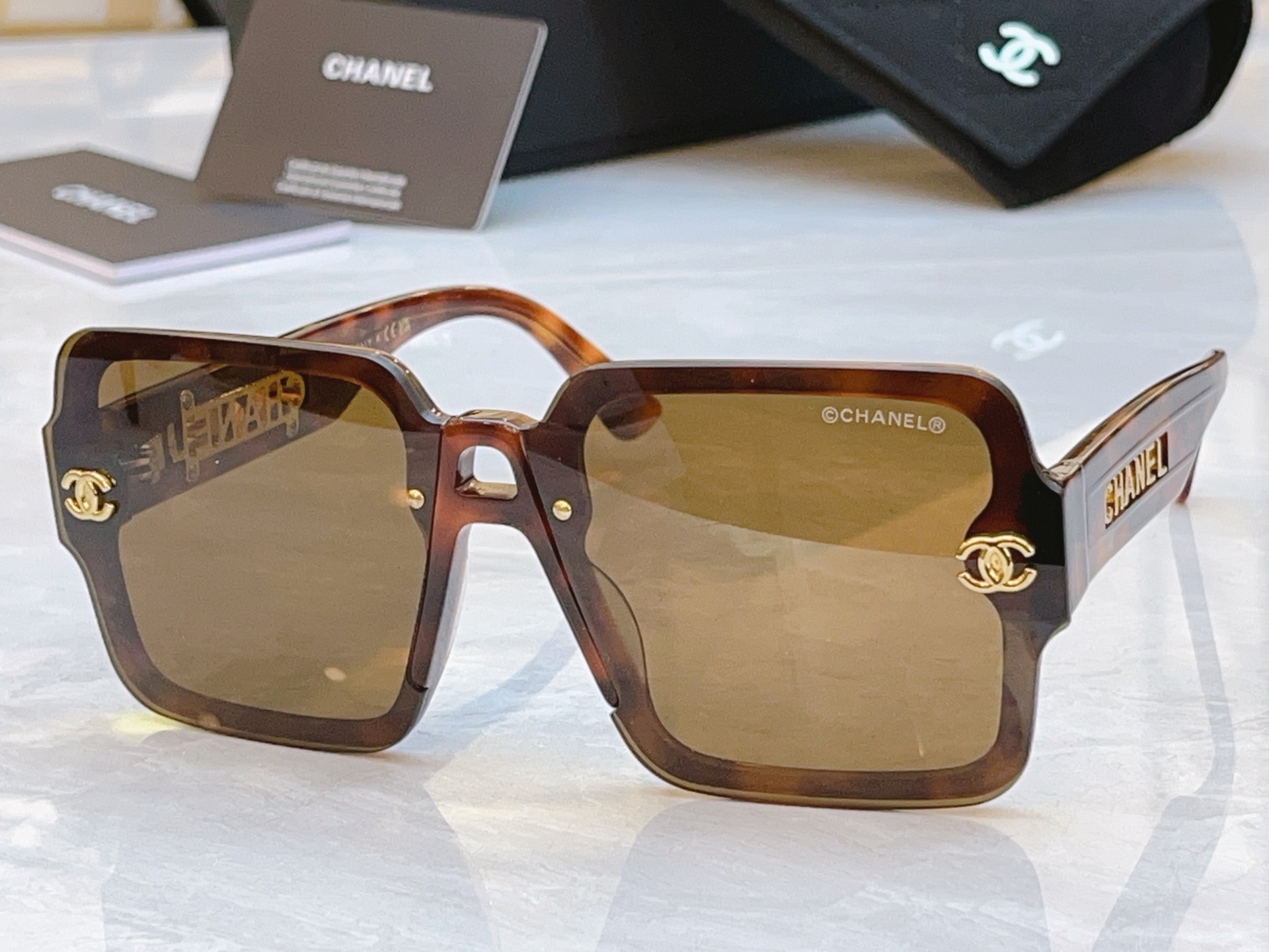 ，【CHANE*】香奈儿新款太阳镜，MODEL：A95099，SIZE：69口11-145