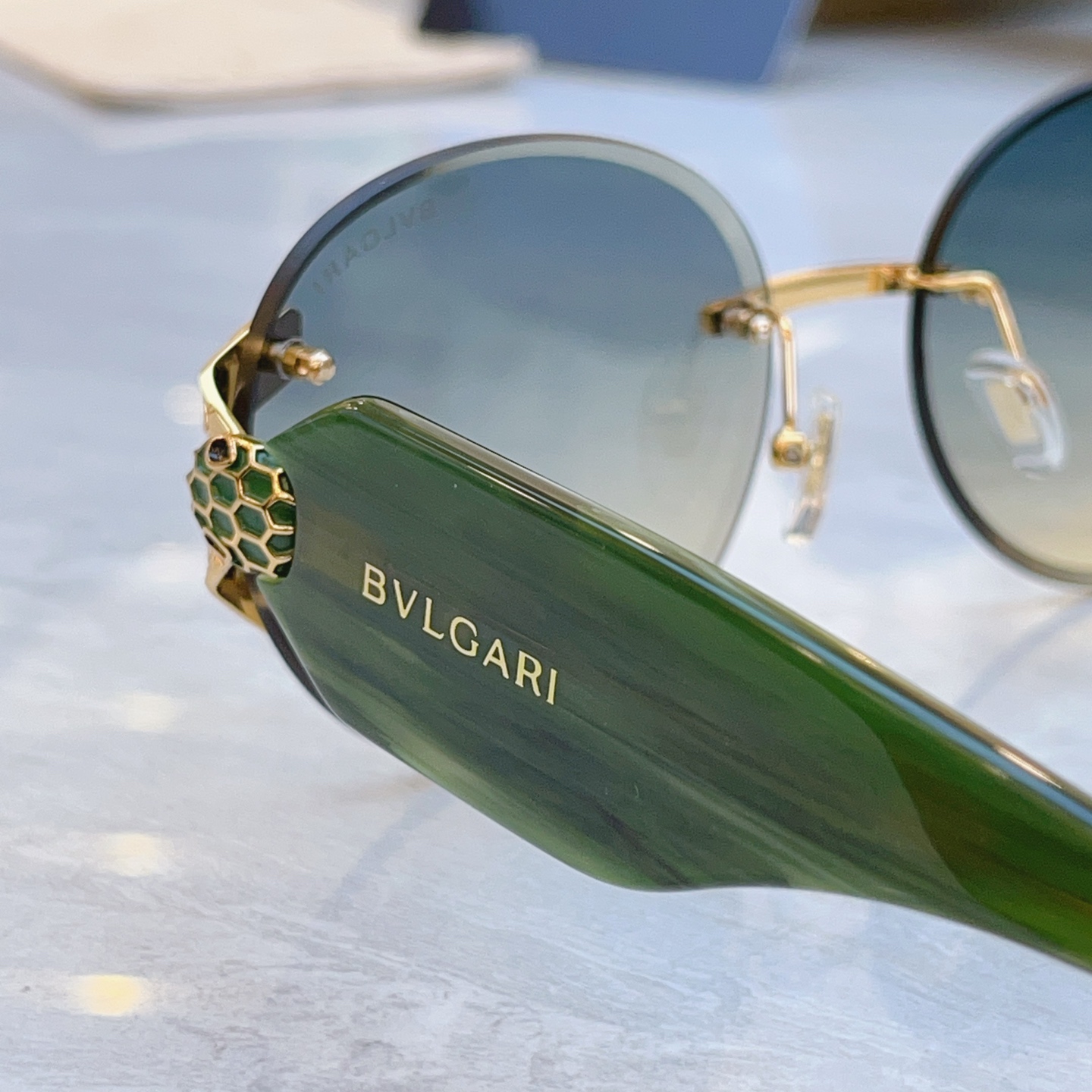 ，【BVLGA*】宝格*丽新款太阳镜，MODEL：BV 9034B，SIZE：60口18-143