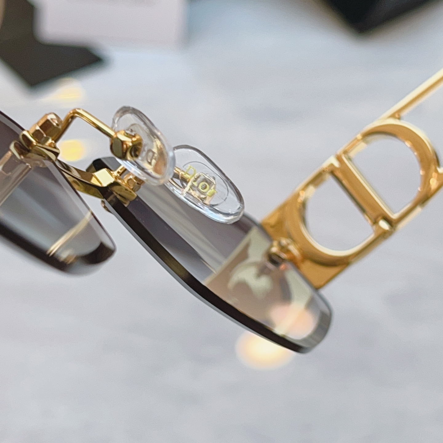 ，【DIO* 】迪*奥新款太阳镜，MODEL：DSGTA64UCR，SIZE：62口17-138