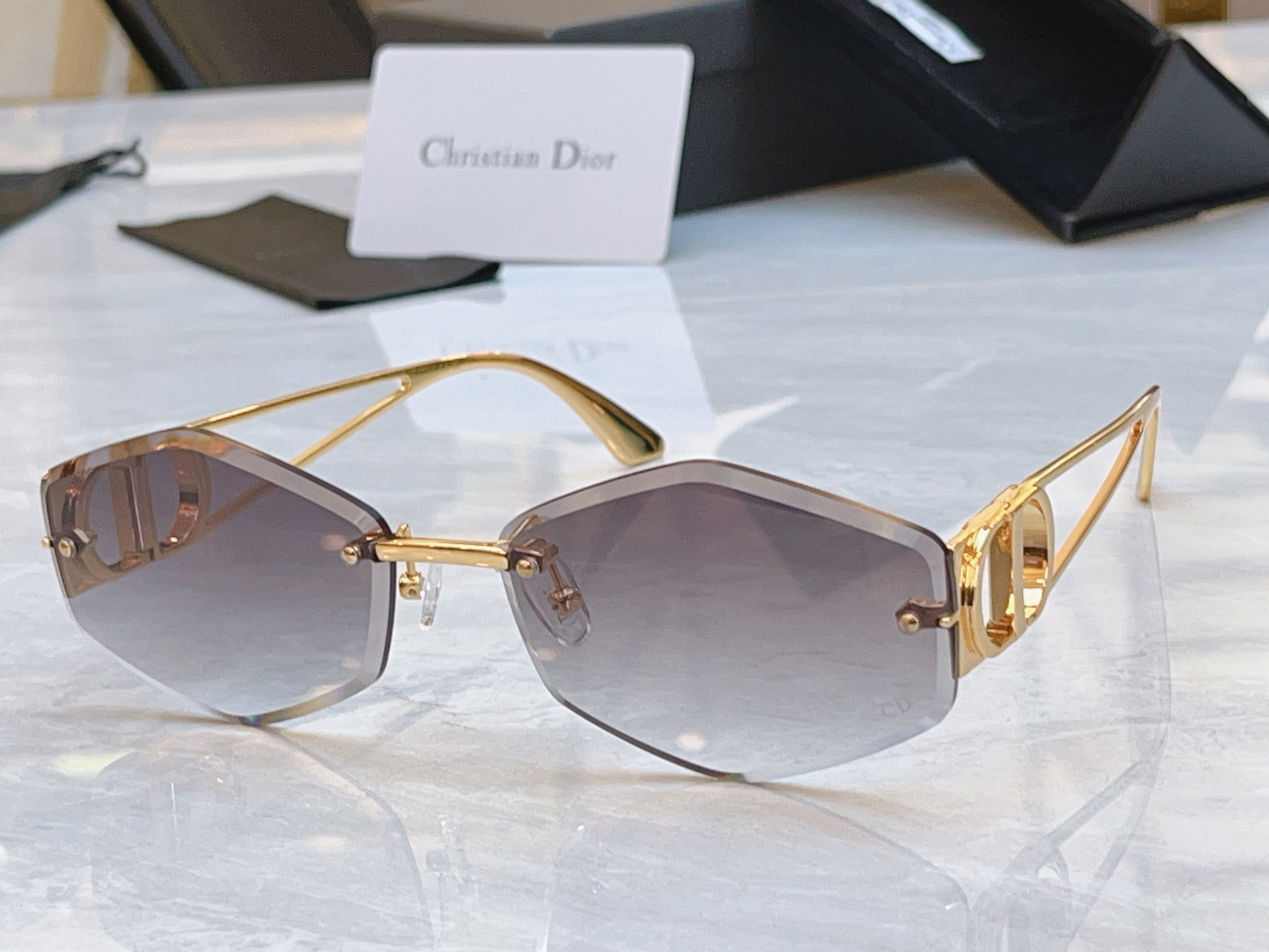 ，【DIO* 】迪*奥新款太阳镜，MODEL：DSGTA64UCR，SIZE：62口17-138