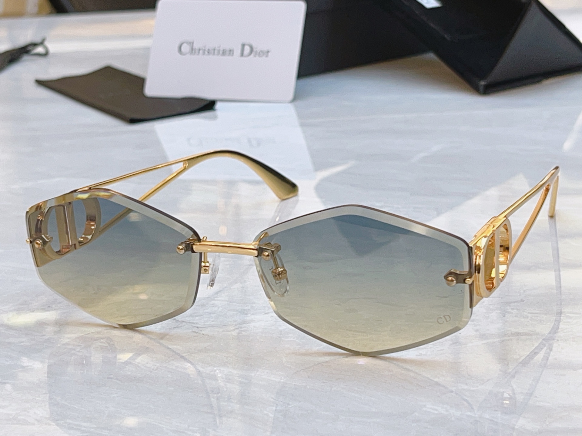 ，【DIO* 】迪*奥新款太阳镜，MODEL：DSGTA64UCR，SIZE：62口17-138