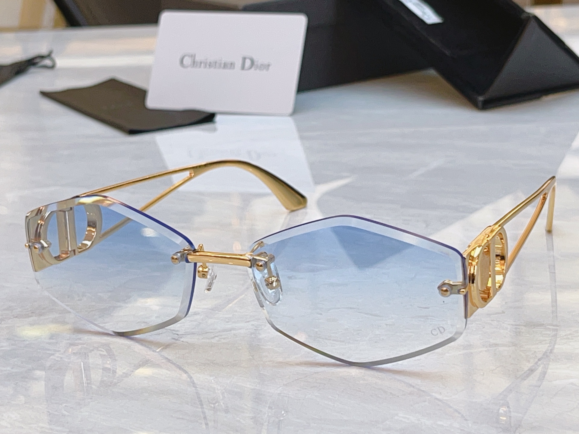 ，【DIO* 】迪*奥新款太阳镜，MODEL：DSGTA64UCR，SIZE：62口17-138