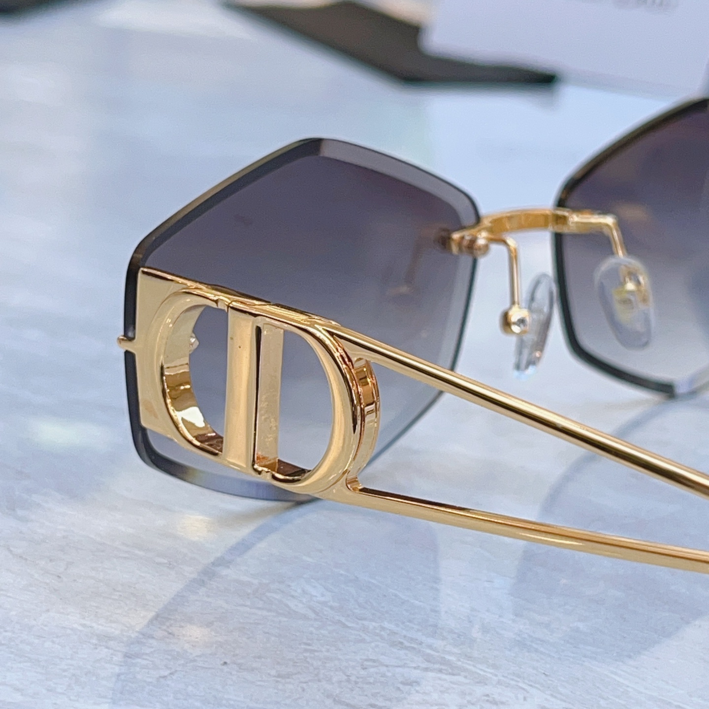 ，【DIO* 】迪*奥新款太阳镜，MODEL：DSGTA64UCR，SIZE：62口17-138