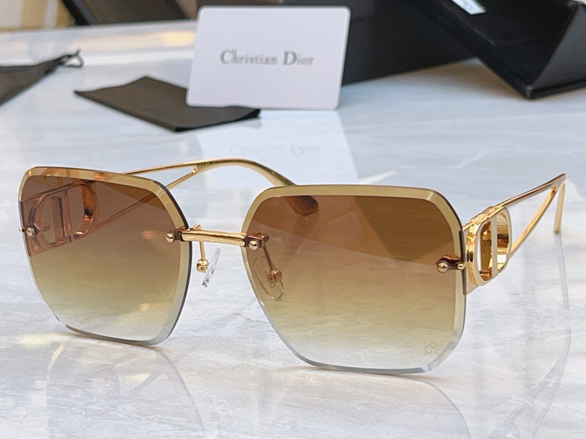 ，【DIO* 】迪*奥新款太阳镜，MODEL：DSGTA63UCR，SIZE：63口17-138