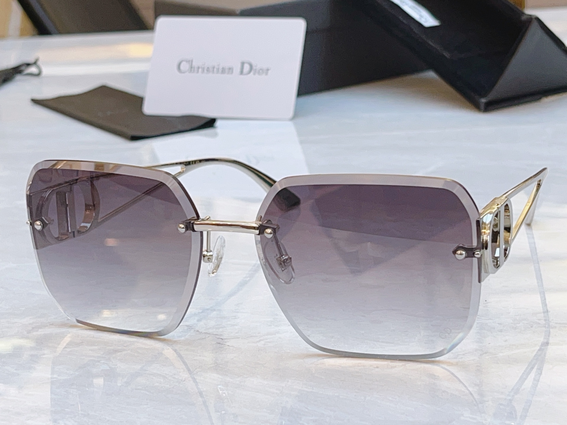 ，【DIO* 】迪*奥新款太阳镜，MODEL：DSGTA63UCR，SIZE：63口17-138